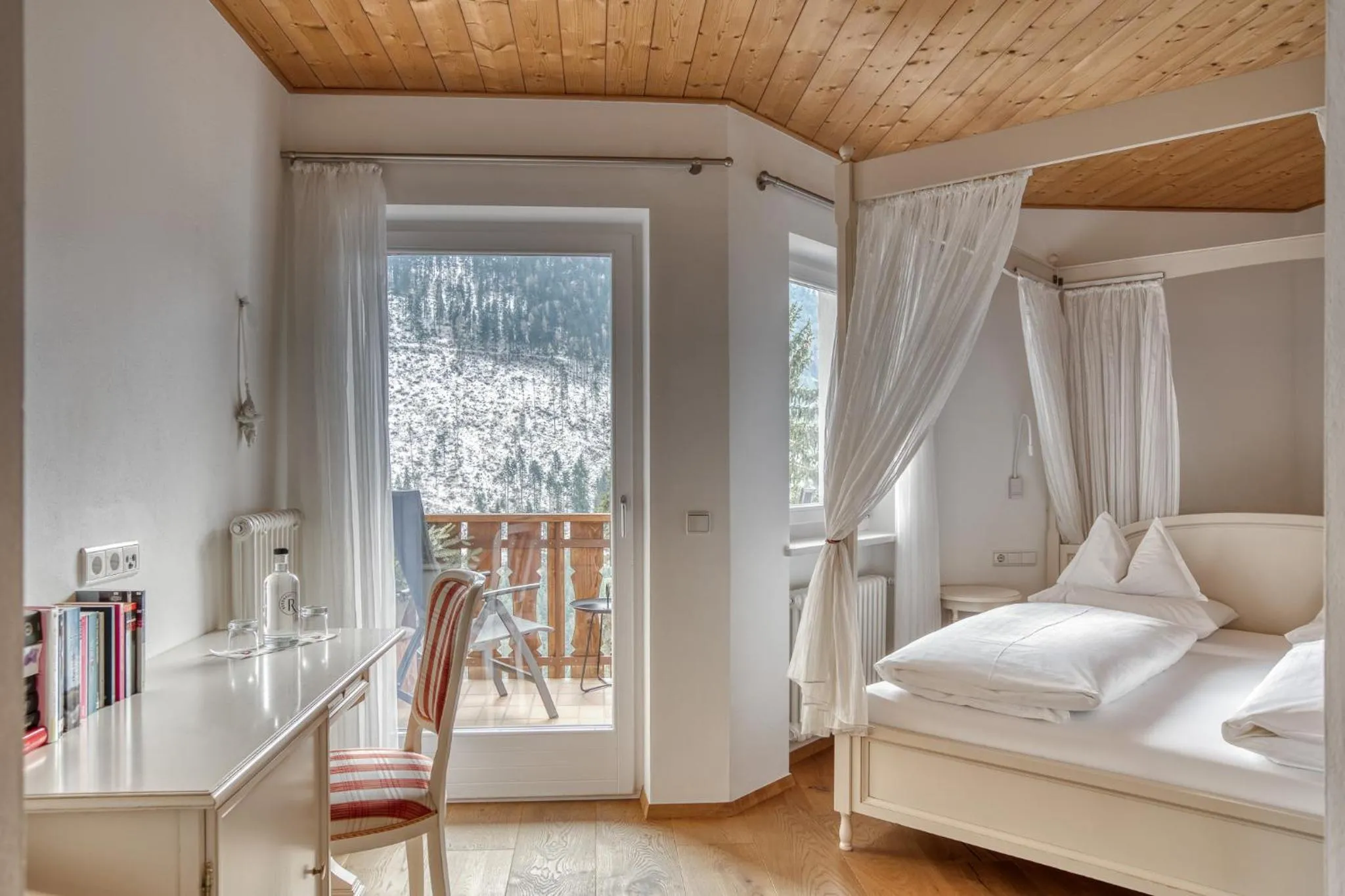 Bed in Hotel Berghaus Rosengarten