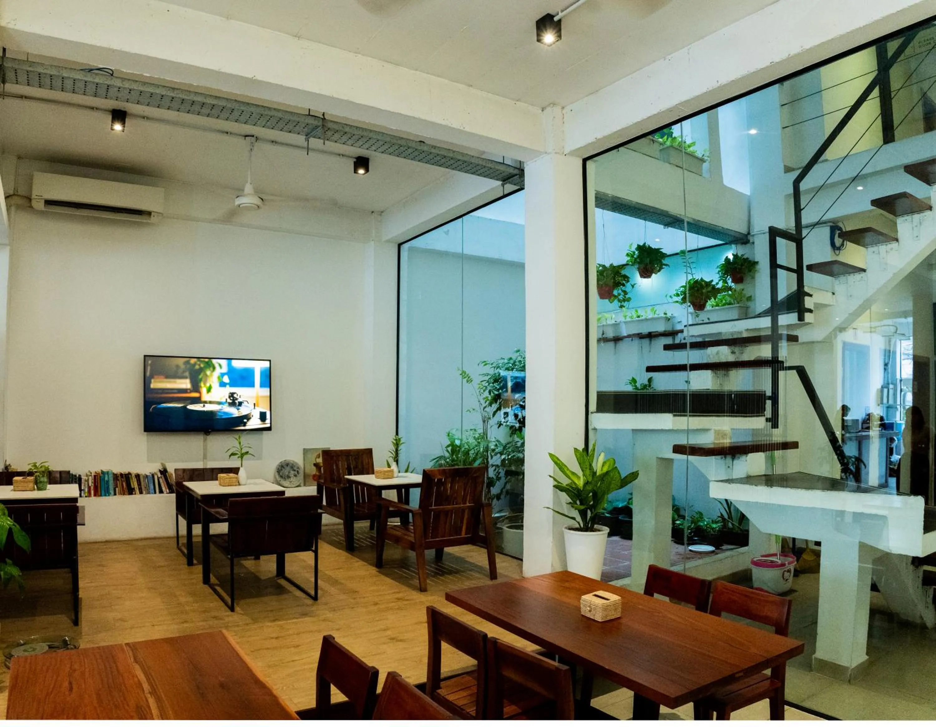 TV and multimedia in Onederz Phnom Penh