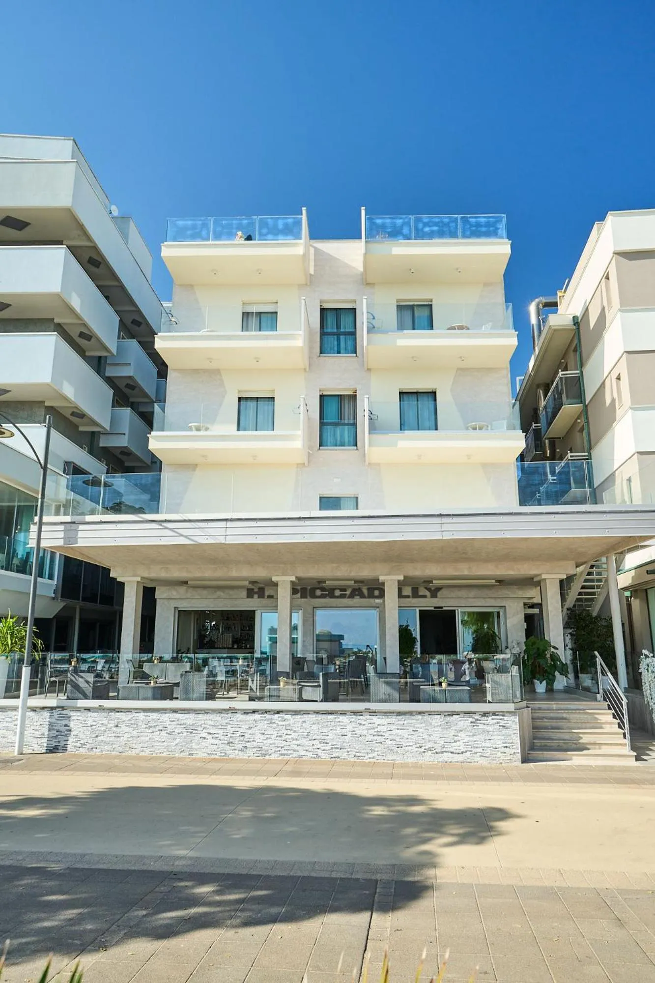 Property building in Hotel Piccadilly