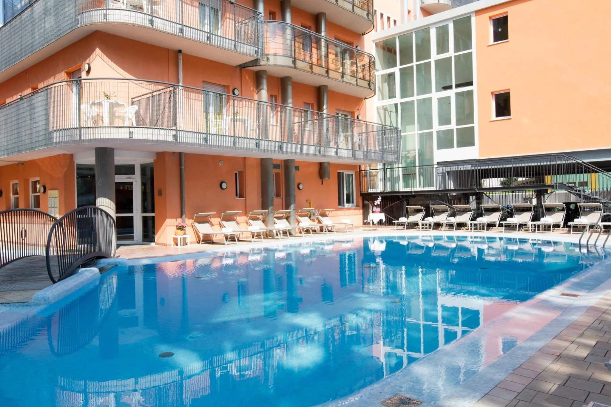 Swimming pool in Hotel Sheila