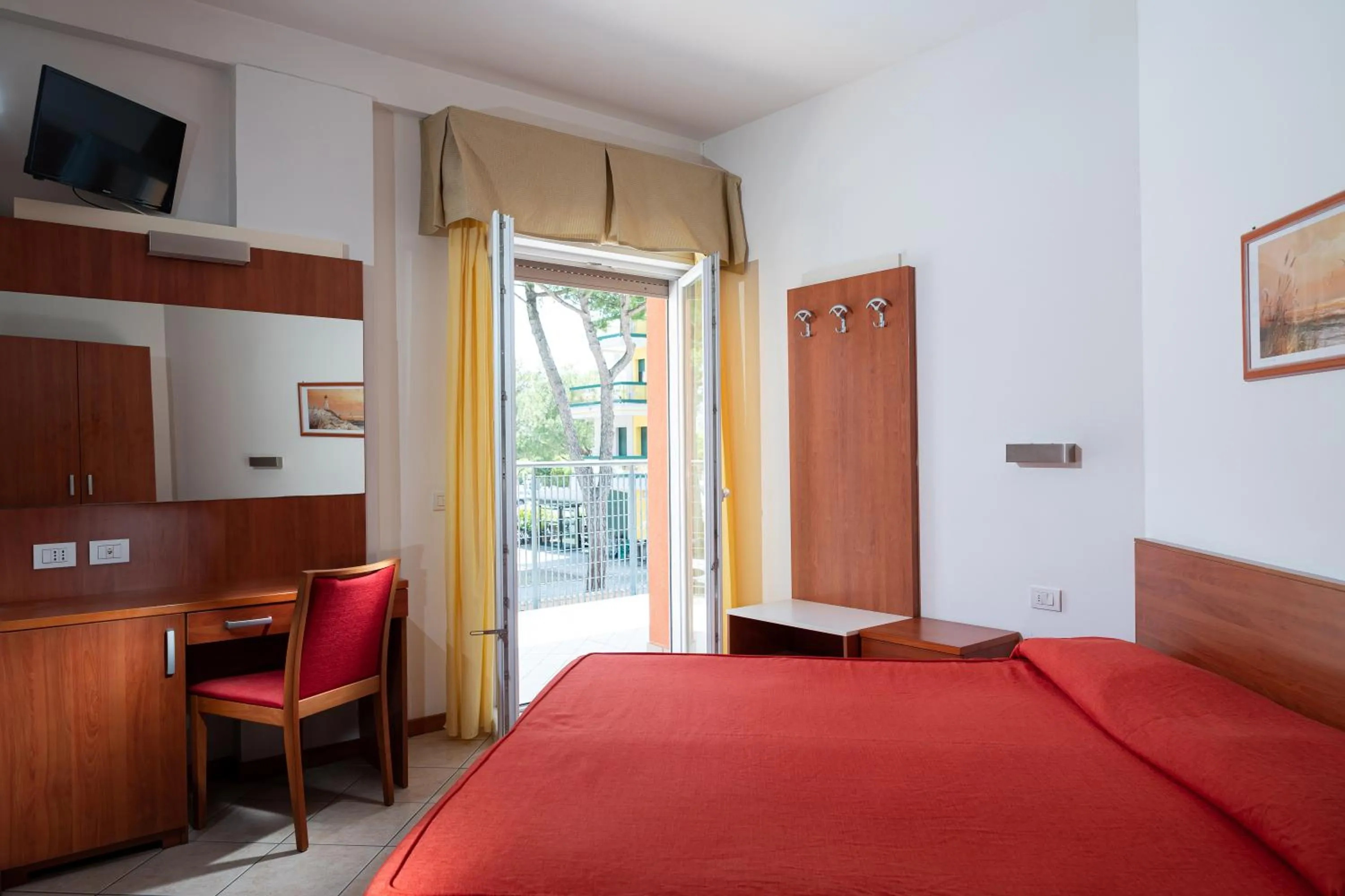 Photo of the whole room, Bed in Hotel Sheila