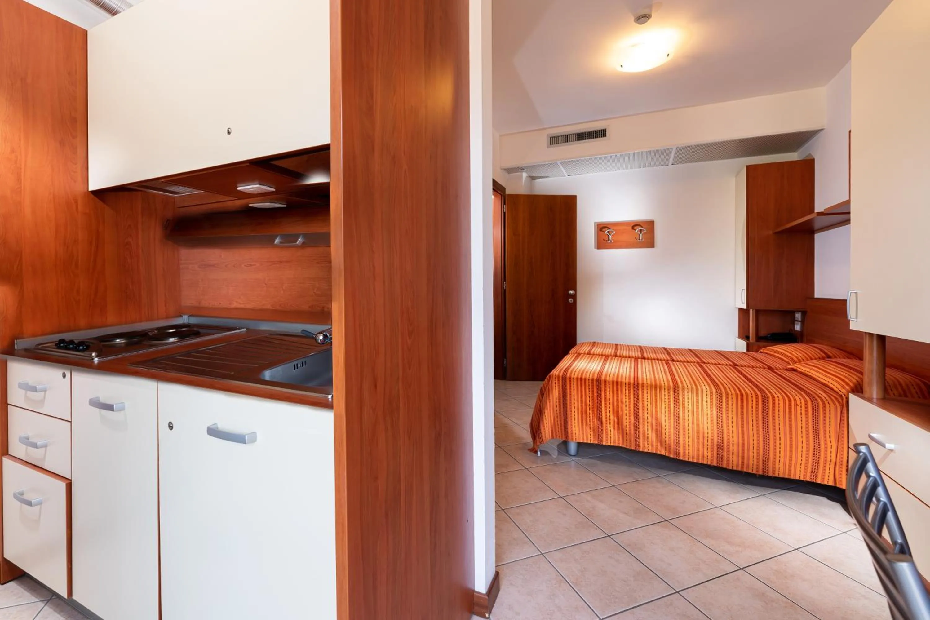 Kitchen or kitchenette, Bed in Hotel Sheila