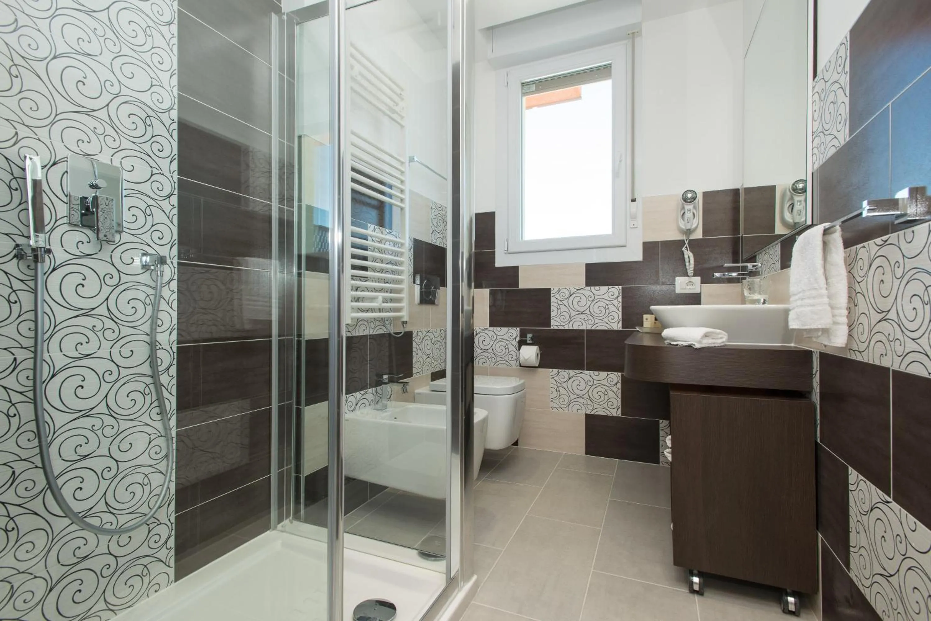 Shower in Hotel Sheila