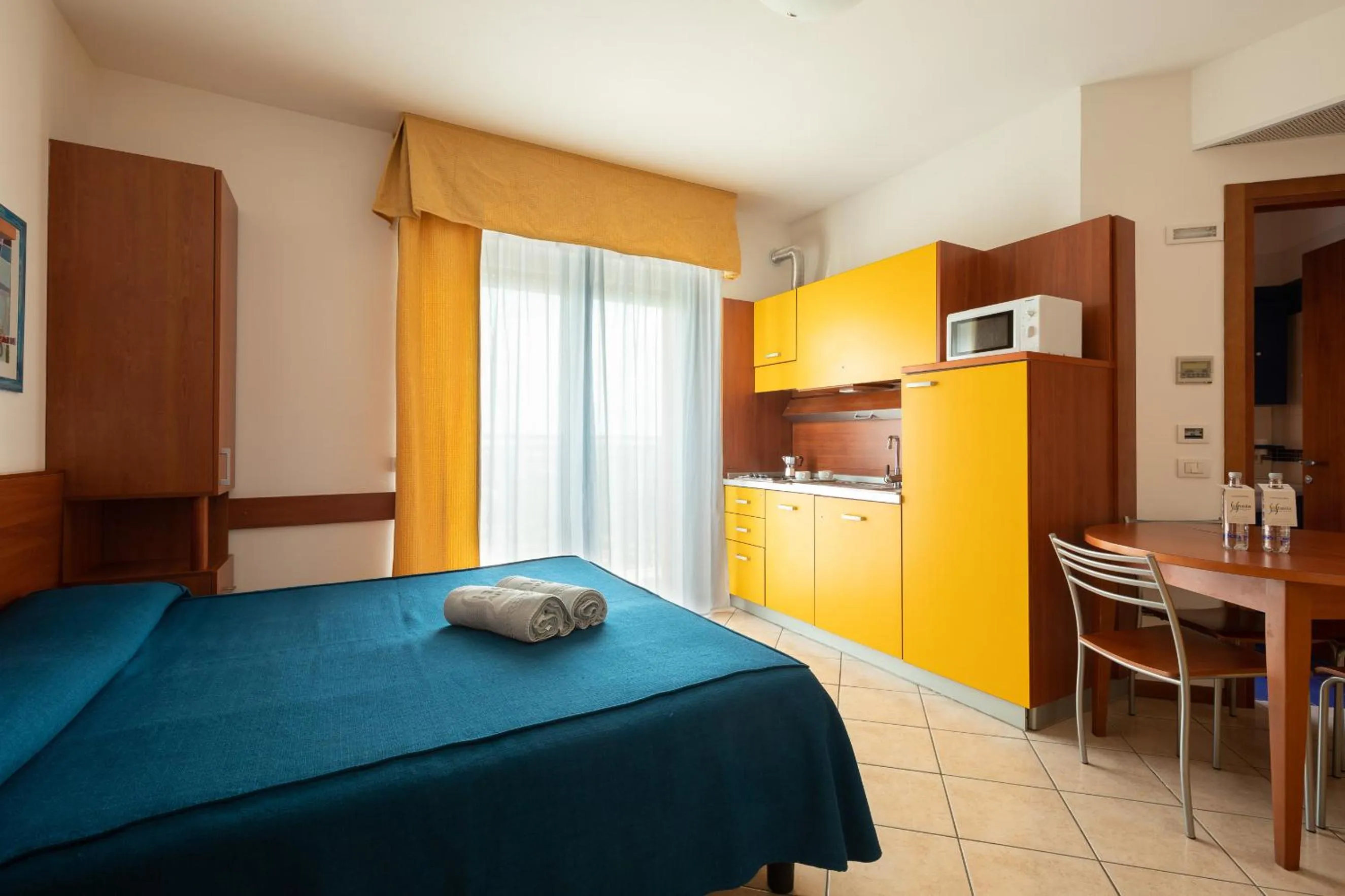 Photo of the whole room, Bed in Hotel Sheila