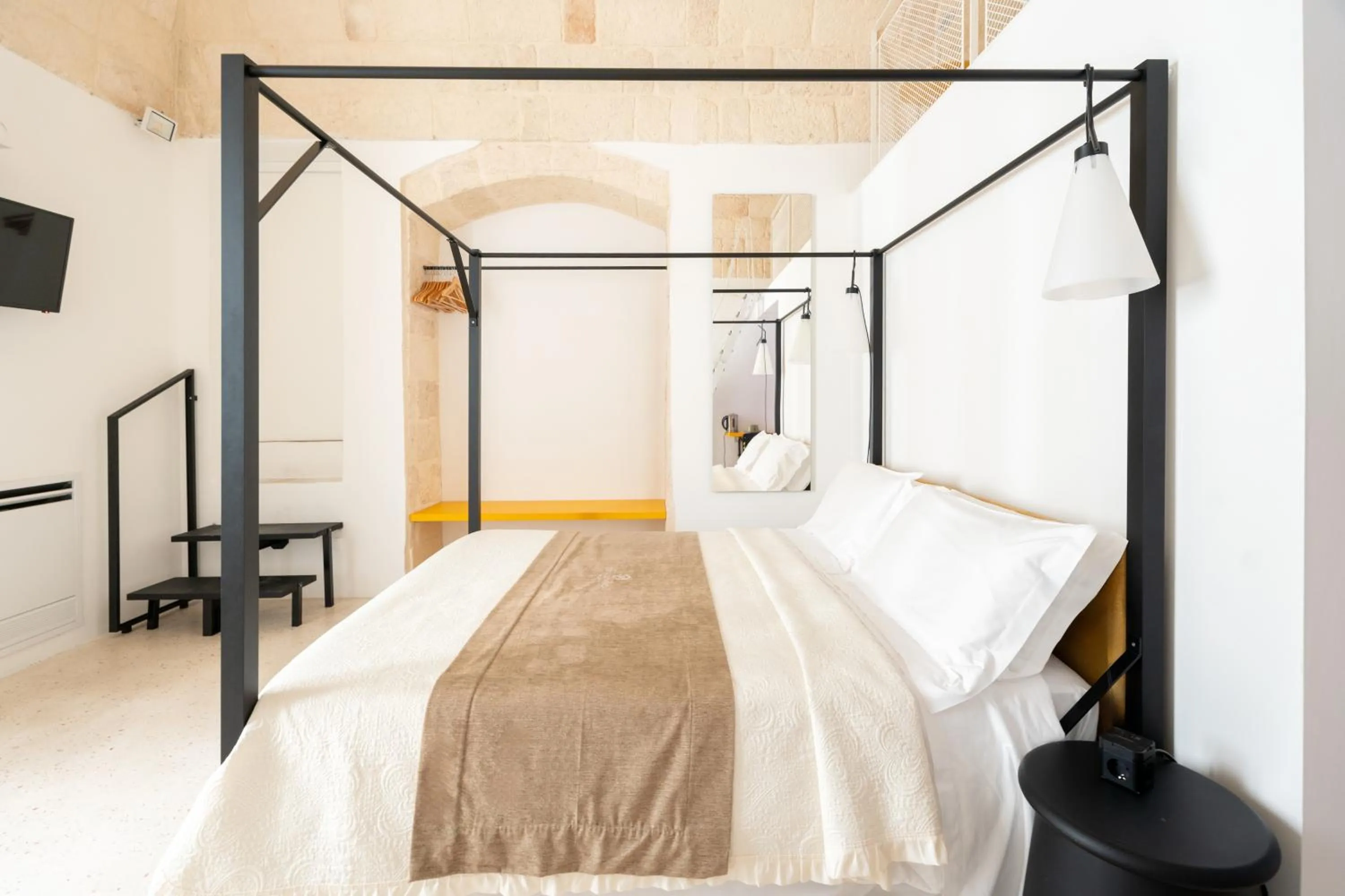 Photo of the whole room, Bed in Donna Domenica Boutique Suites