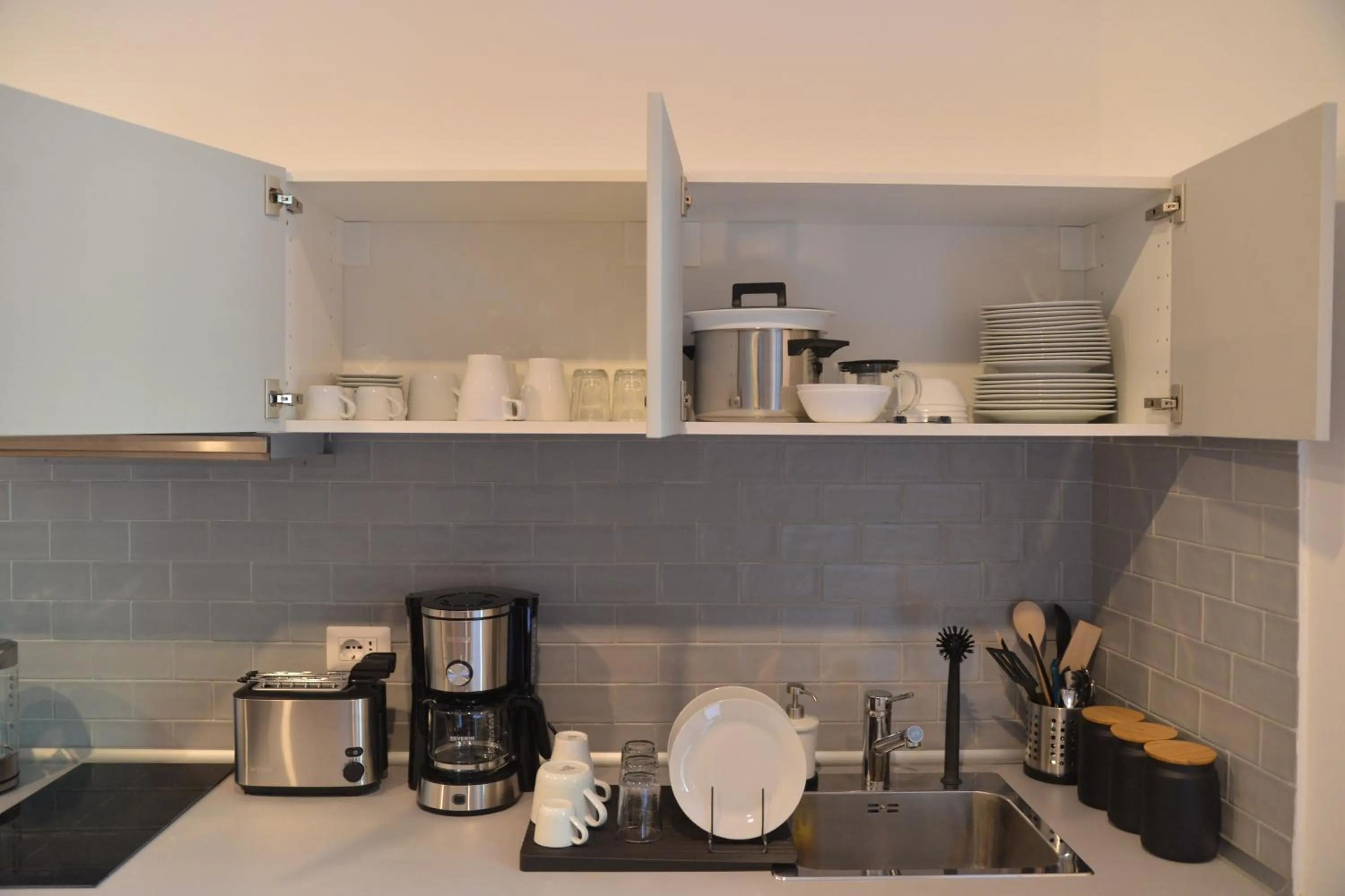 Coffee/tea facilities in All You Need is Rome Guesthouse