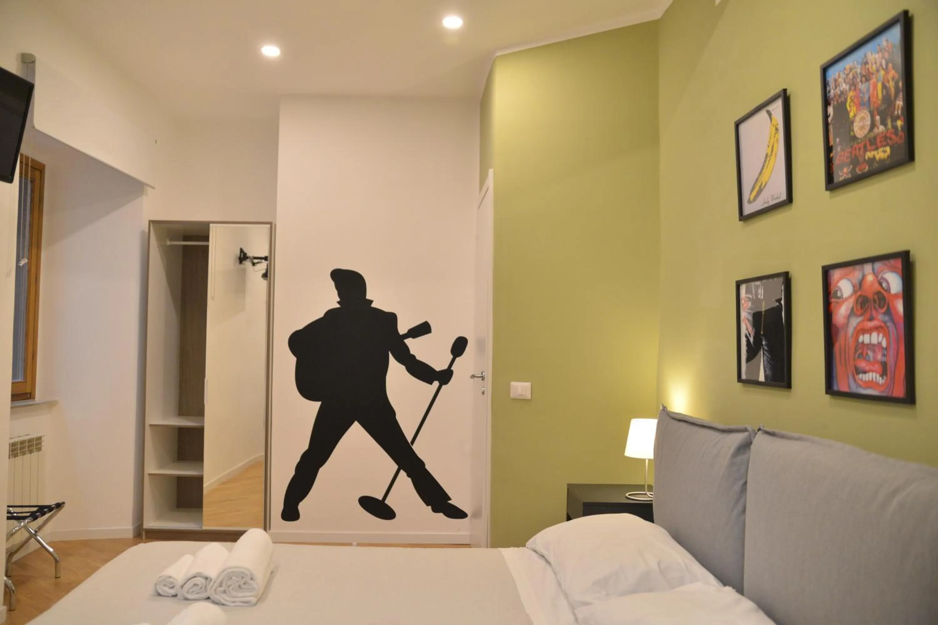 Bed in All You Need is Rome Guesthouse