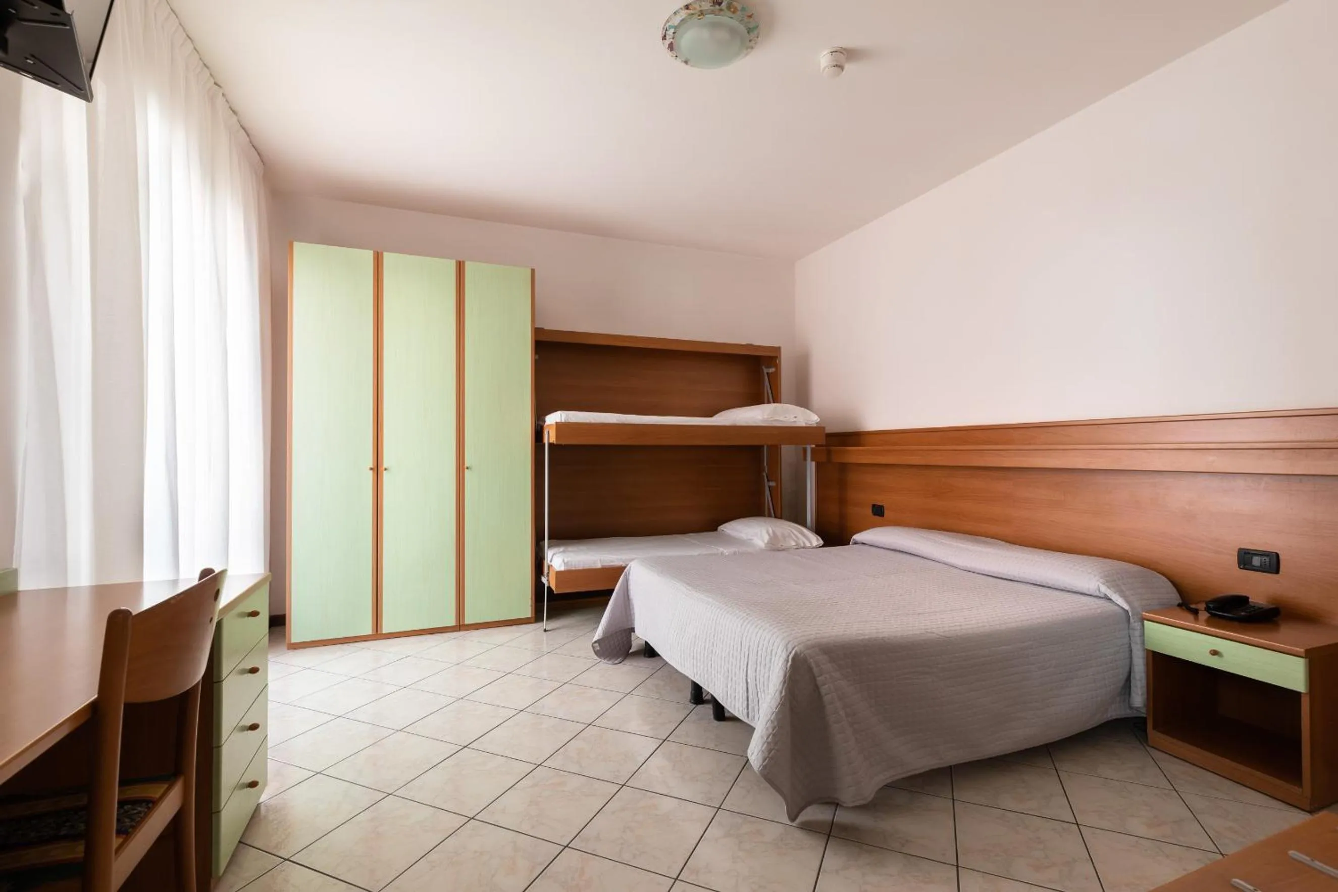 Photo of the whole room, Bed in Hotel Kennedy