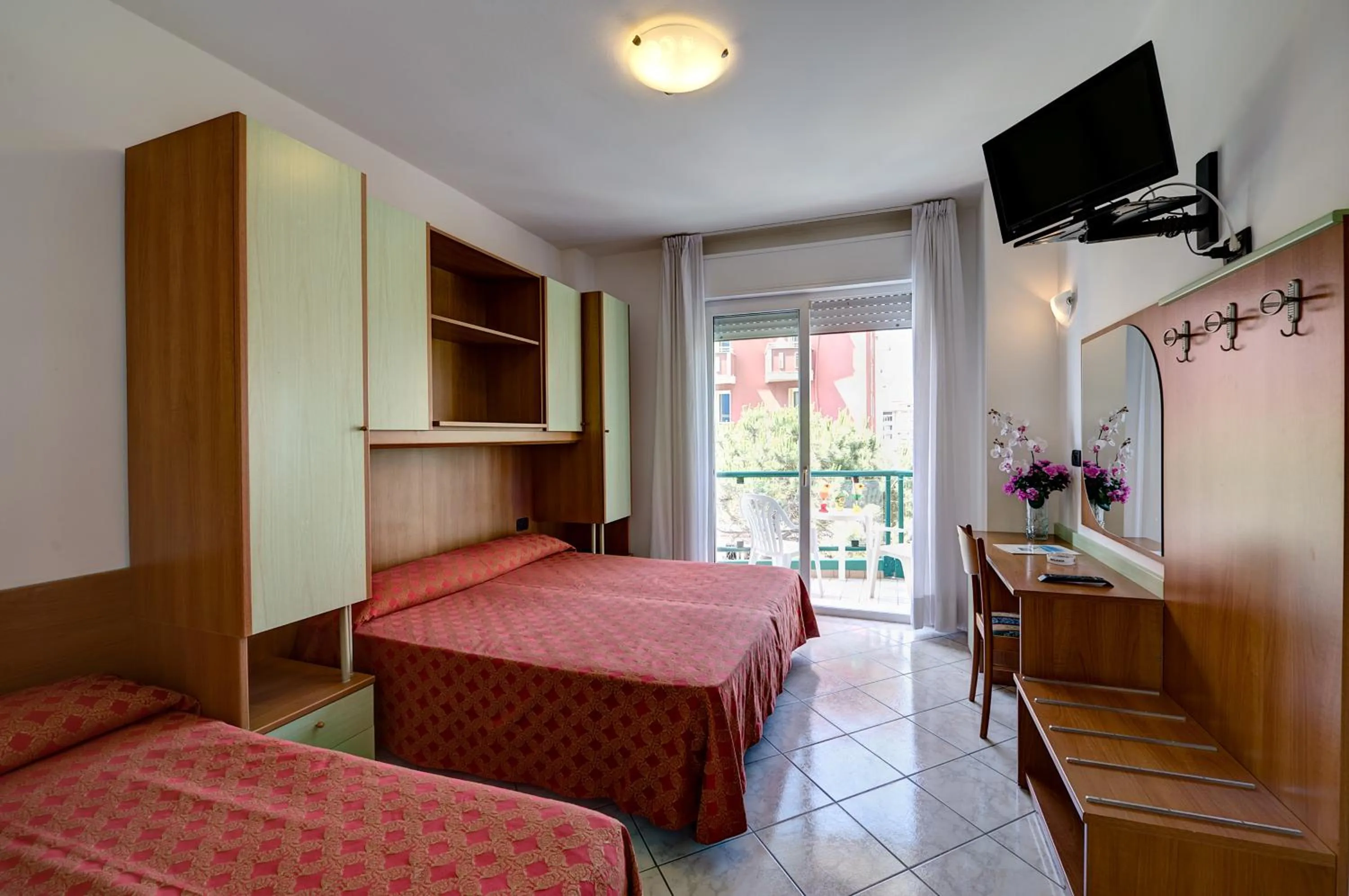 Photo of the whole room, Bed in Hotel Kennedy