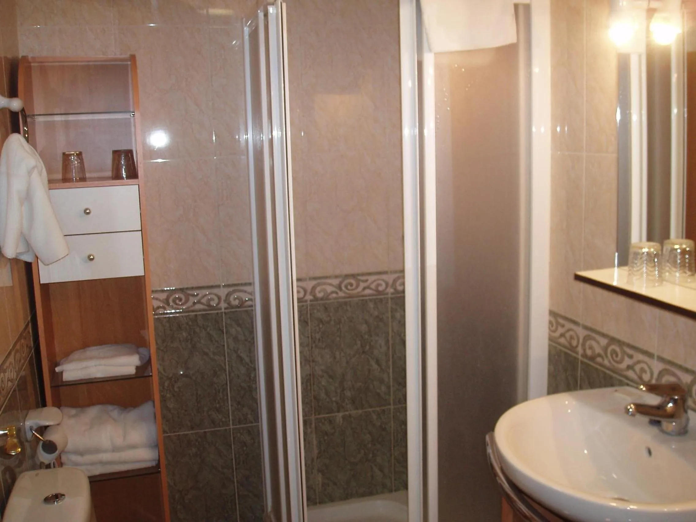 Bathroom in Apartahotel Los Hermanos