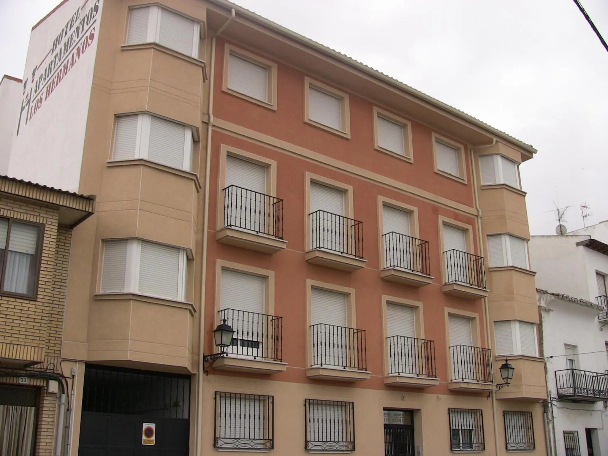 Facade/entrance in Apartahotel Los Hermanos
