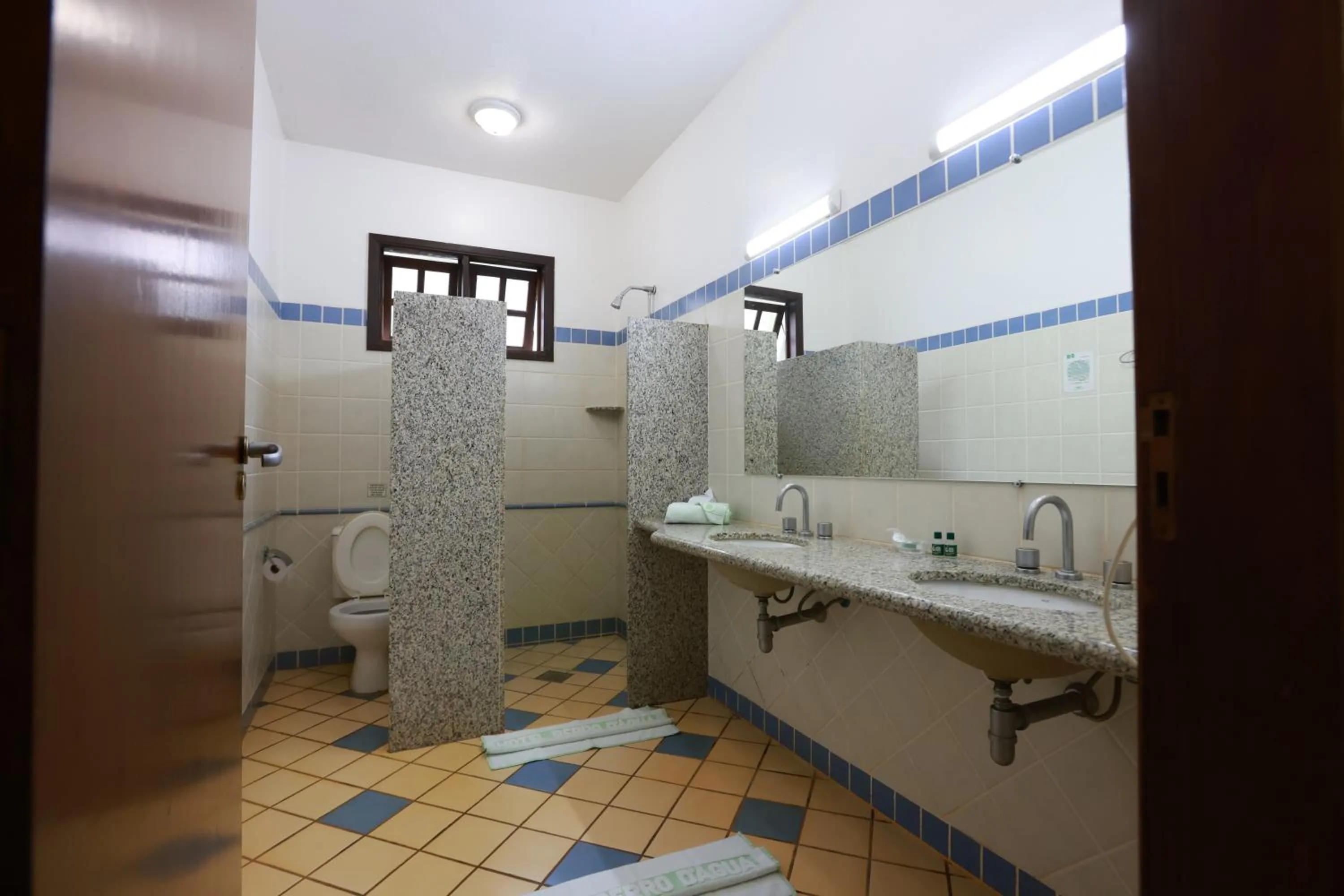 Shower in Hotel Berro D`Agua Eco Resort