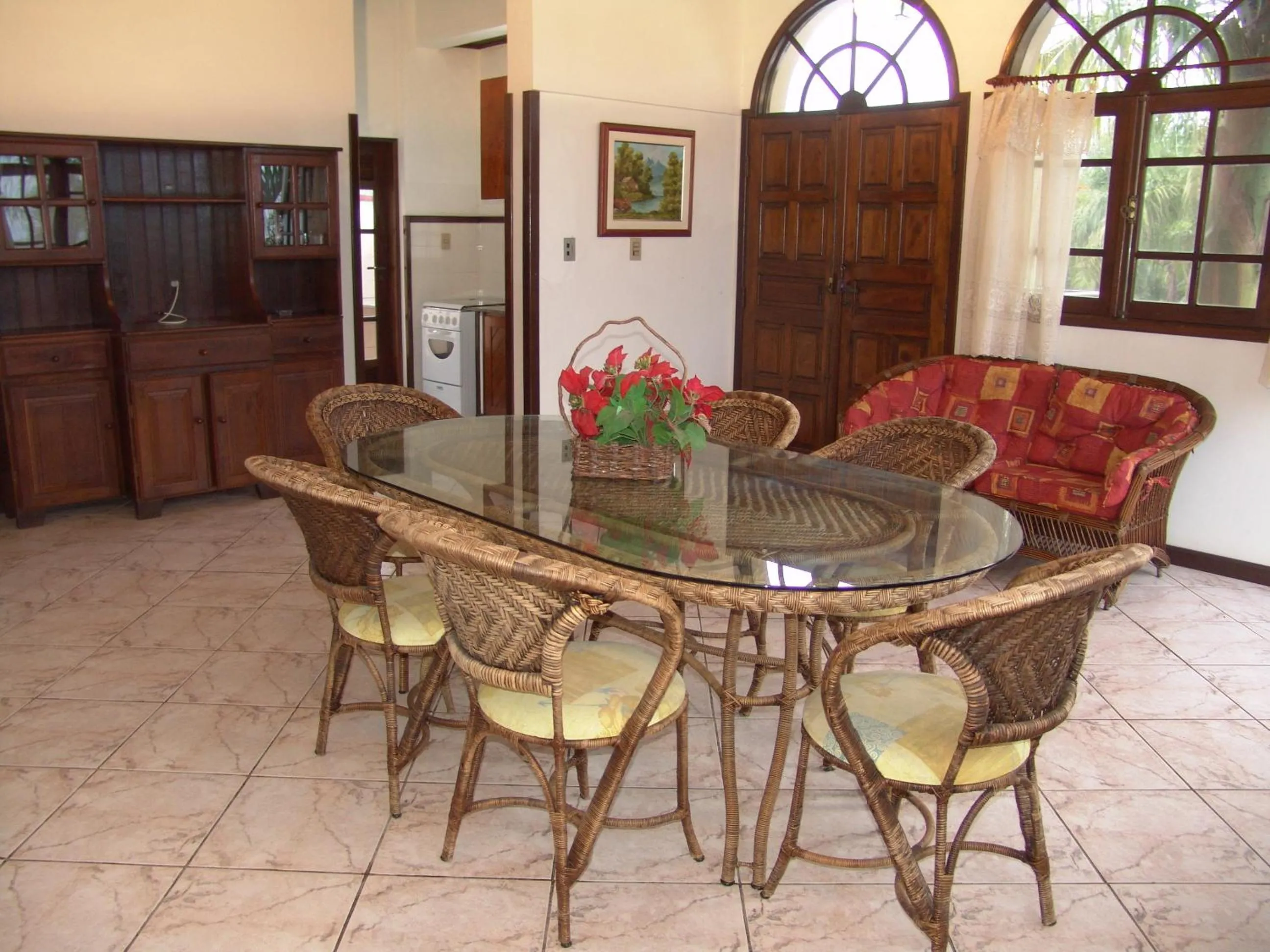 Kitchen or kitchenette in La Alhambra Apart Hotel