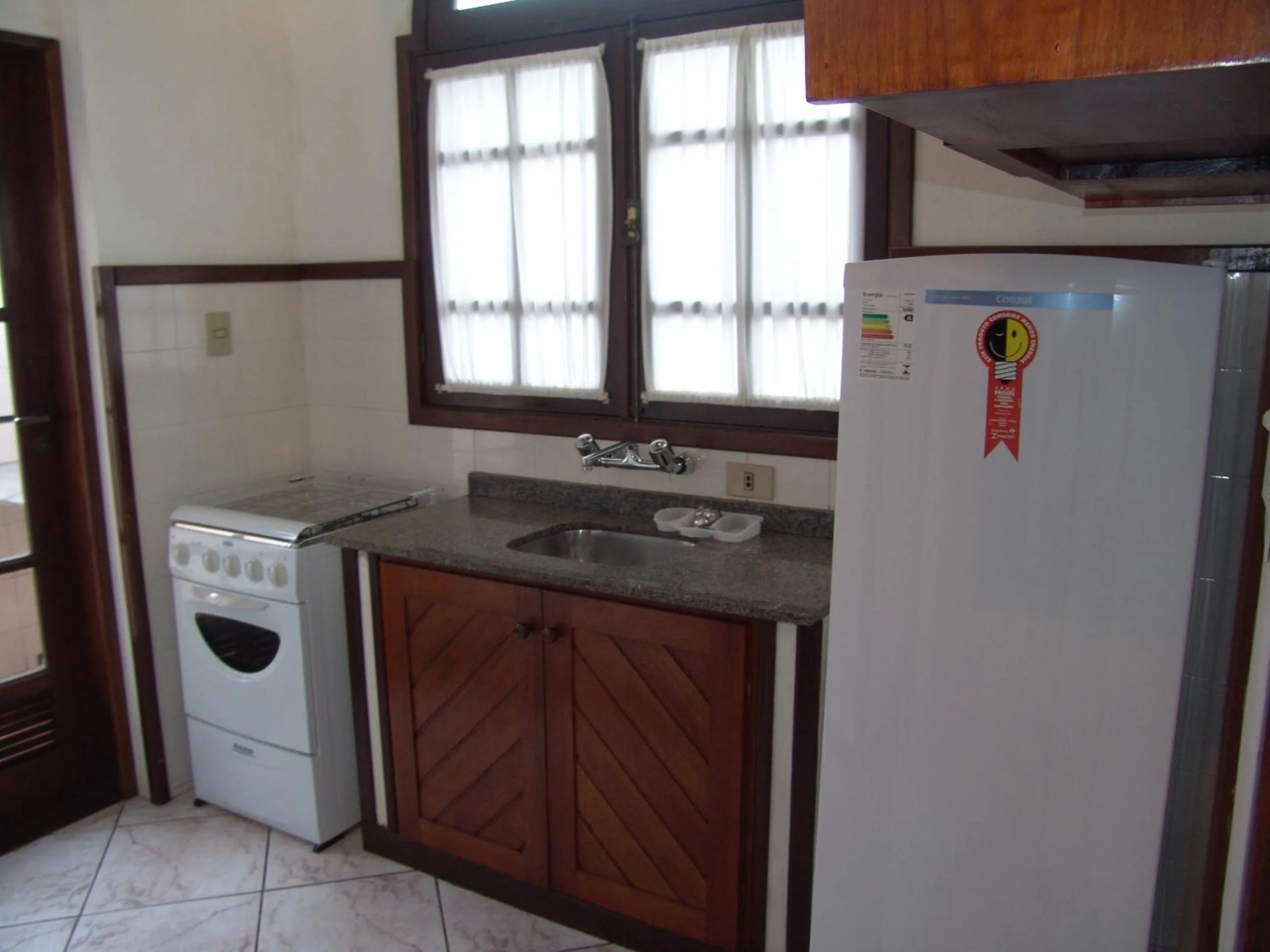 Kitchen or kitchenette in La Alhambra Apart Hotel