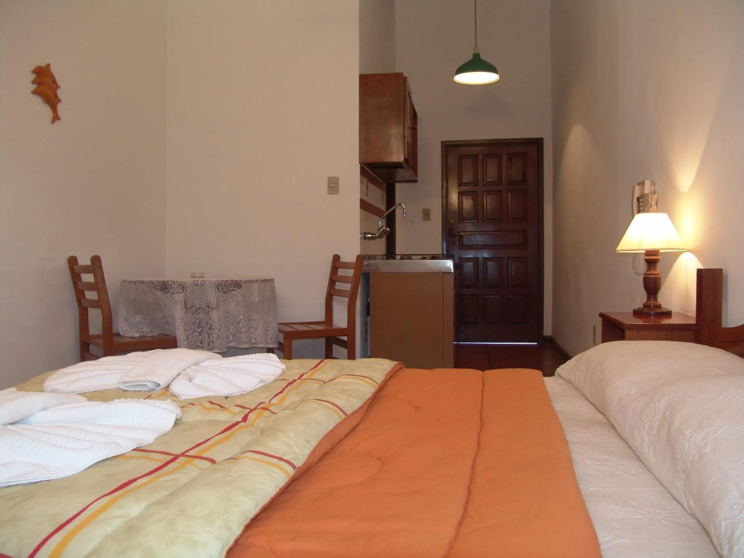 Living room, Bed in La Alhambra Apart Hotel