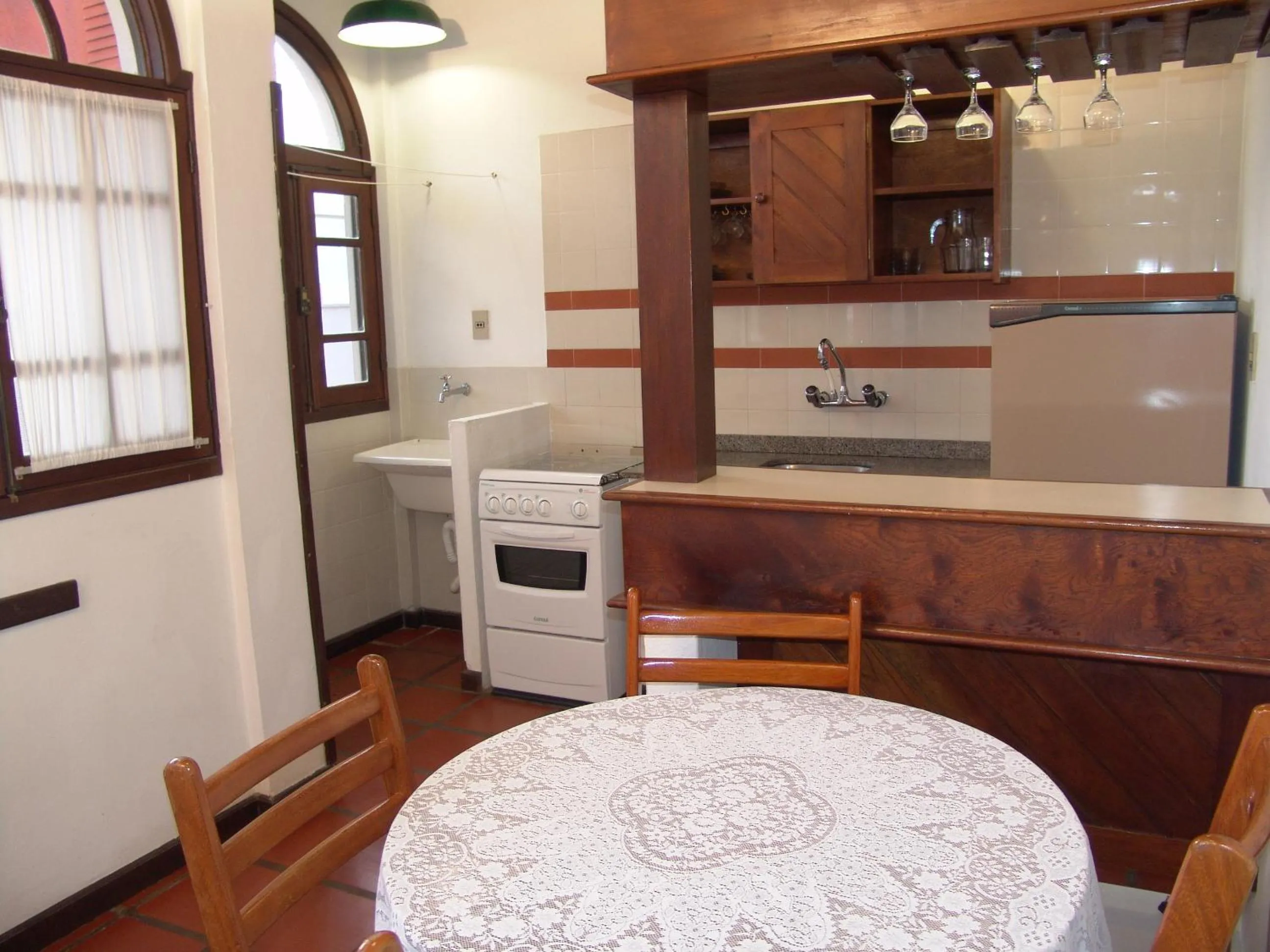 Kitchen or kitchenette in La Alhambra Apart Hotel