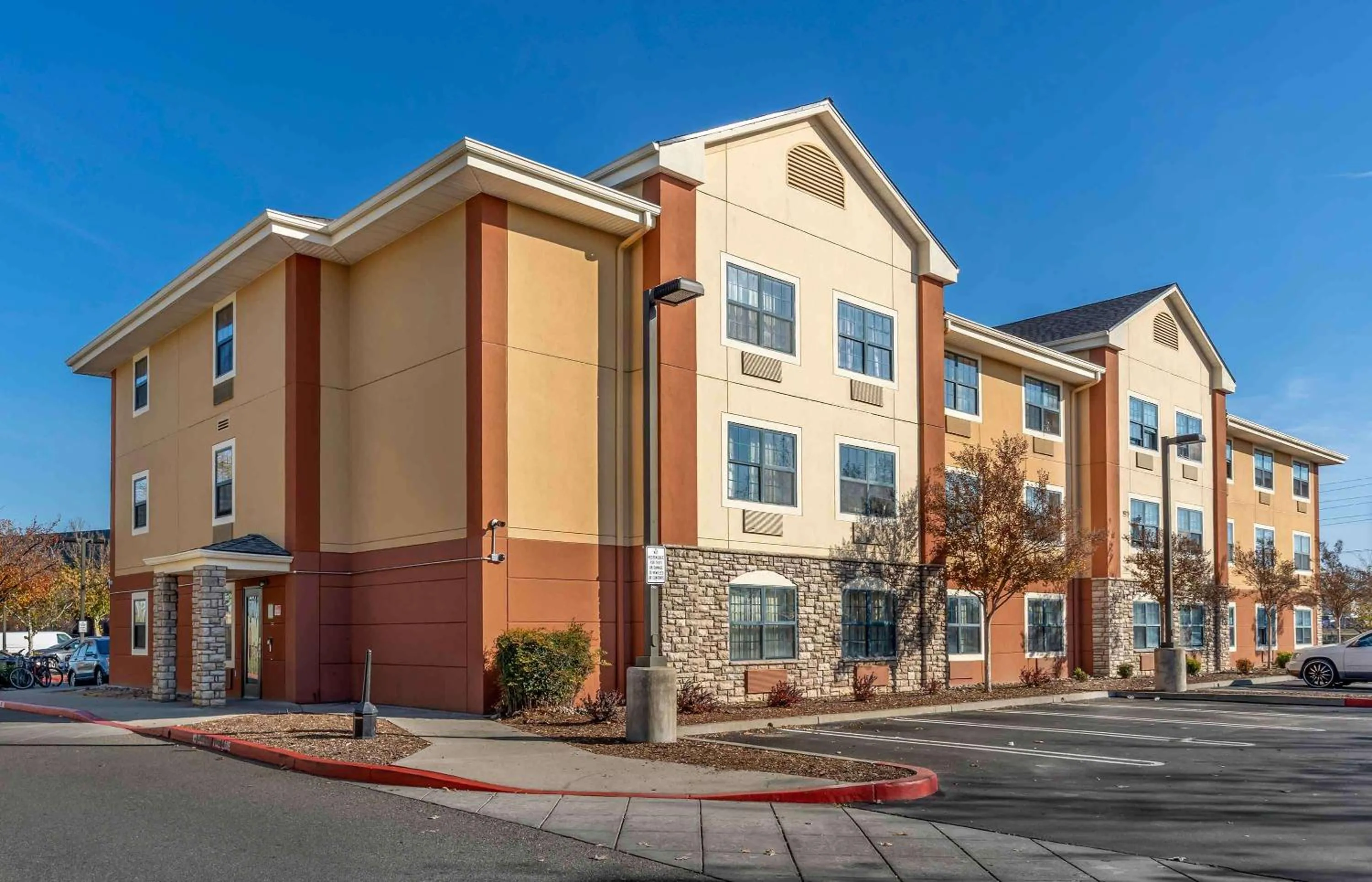 Property building in Extended Stay America Suites - Sacramento - Roseville