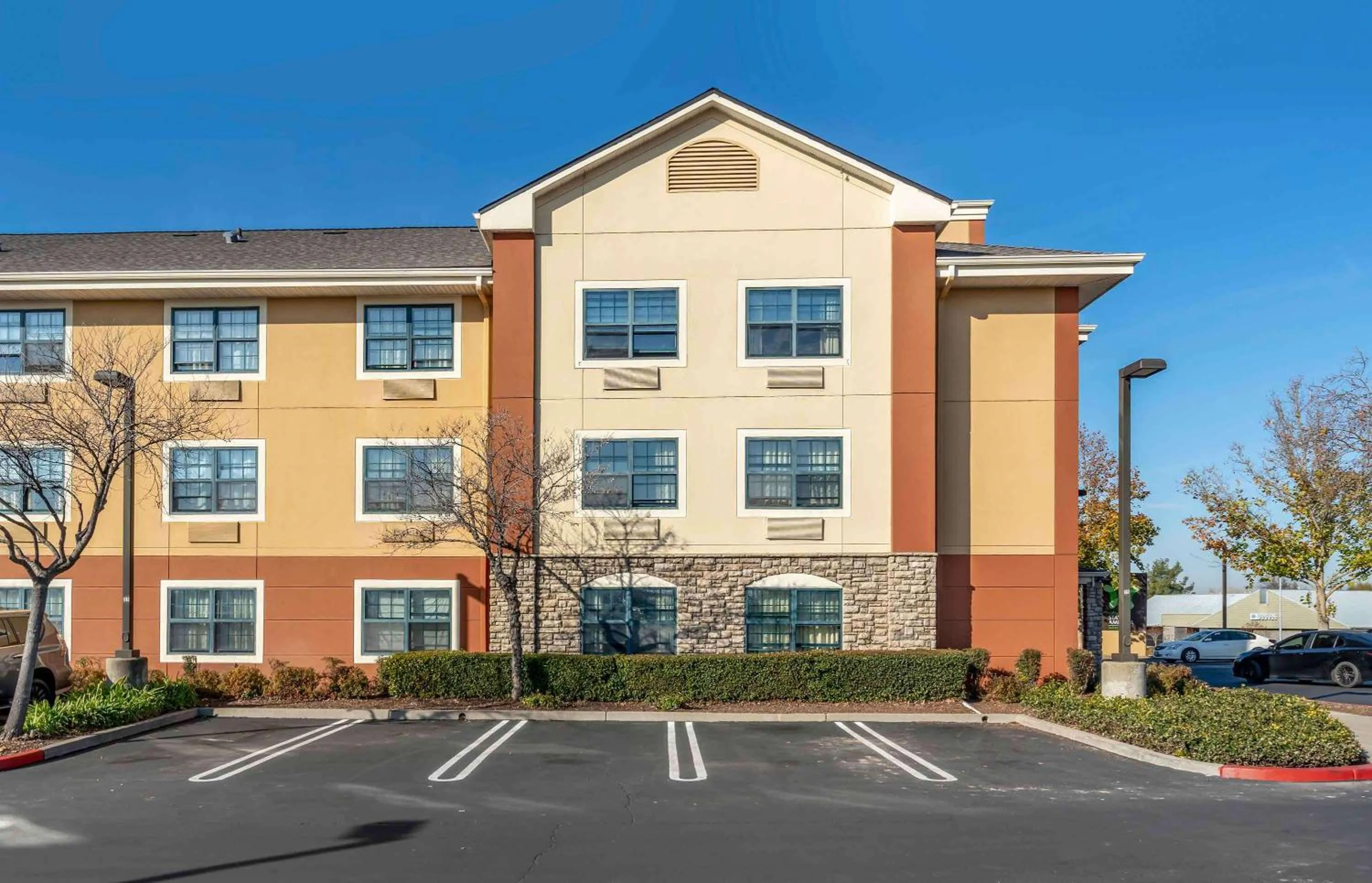 Property building in Extended Stay America Suites - Sacramento - Roseville