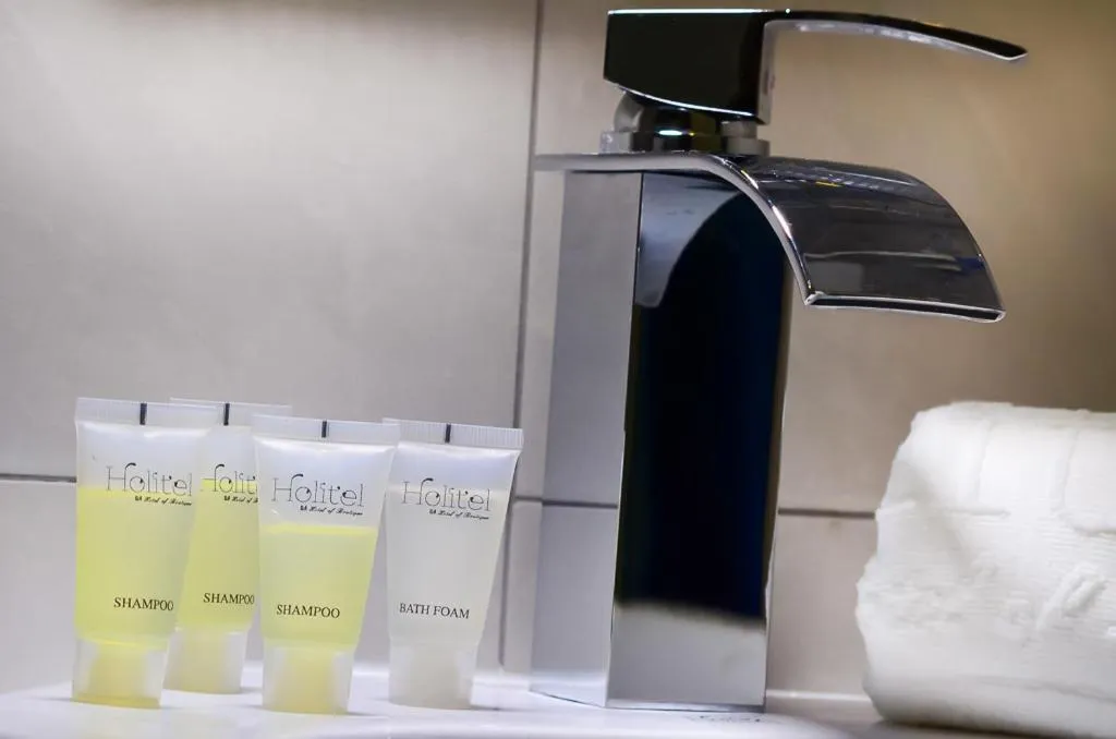 Toilet in Hotel Boutique Holitel