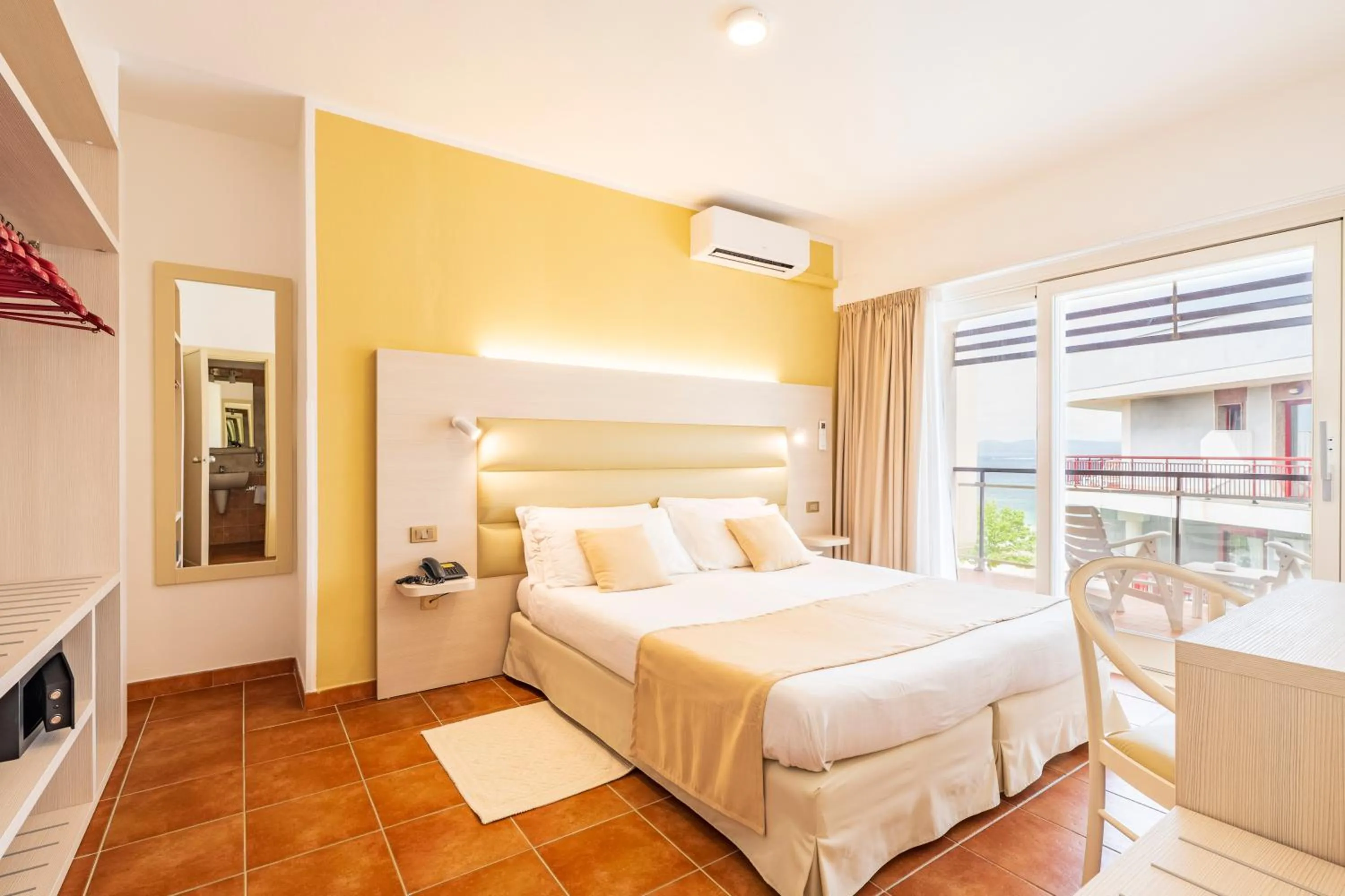 Photo of the whole room, Bed in Hotel Florida