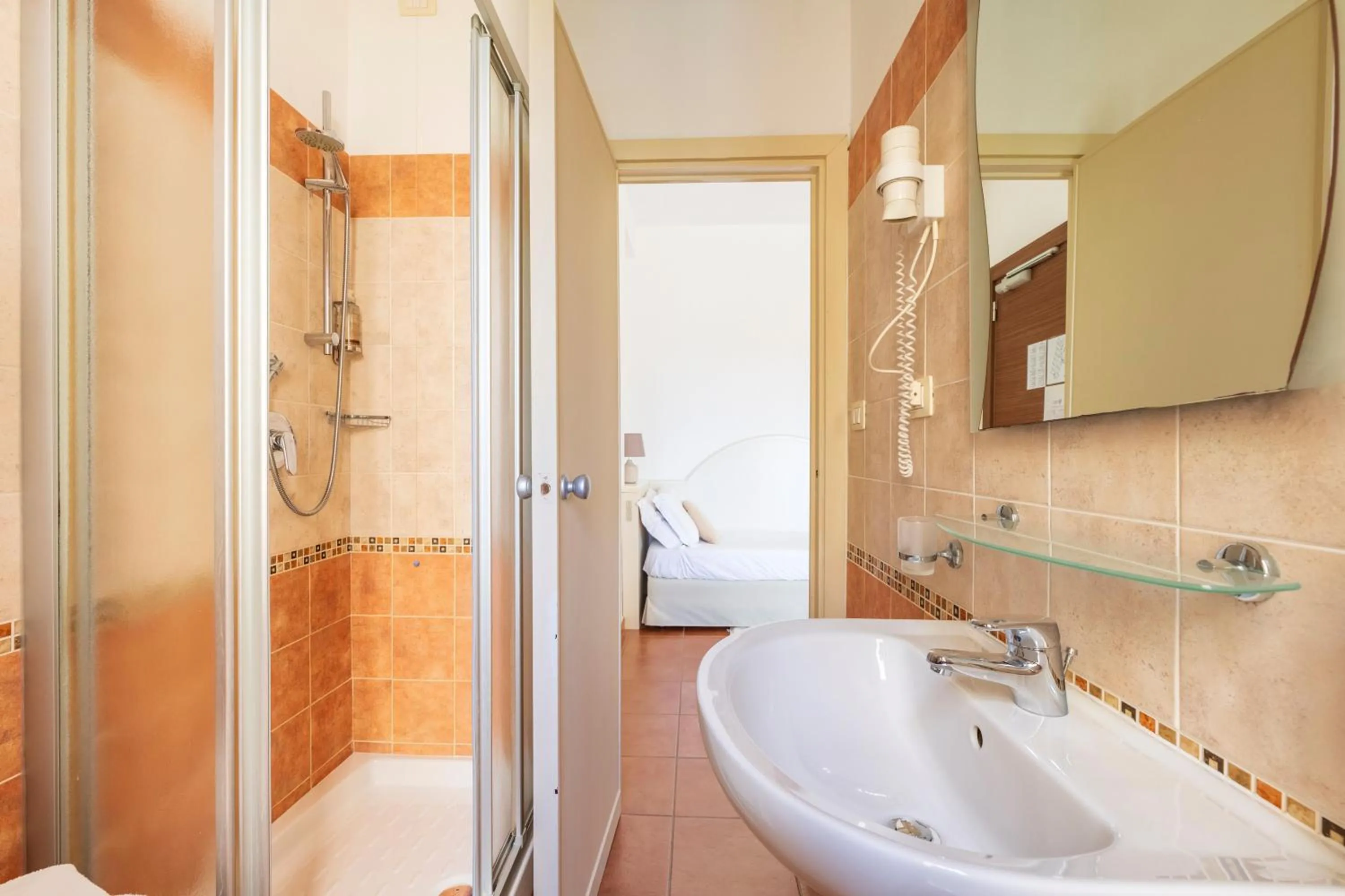 Shower in Hotel Florida