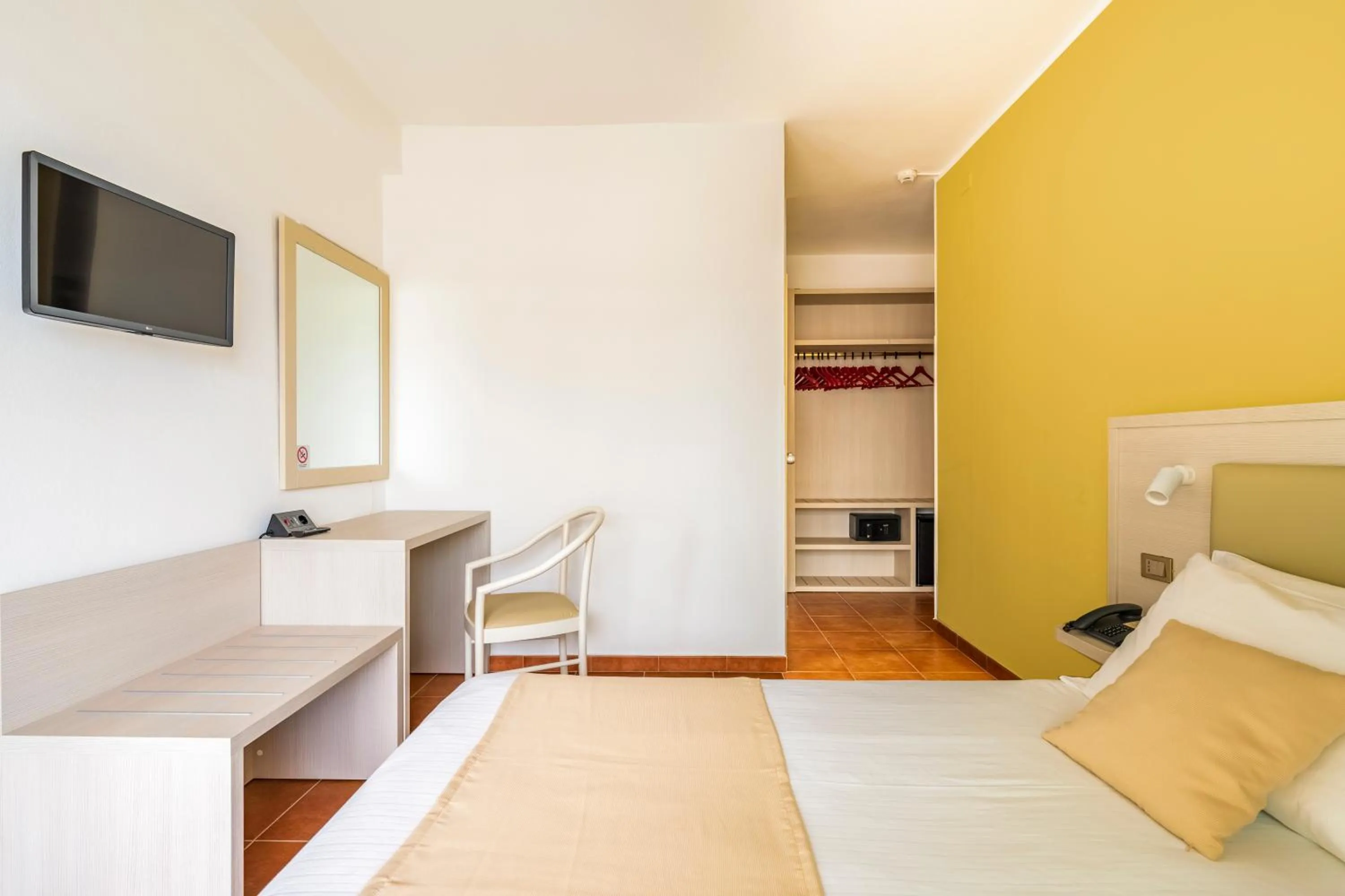 Photo of the whole room, Bed in Hotel Florida