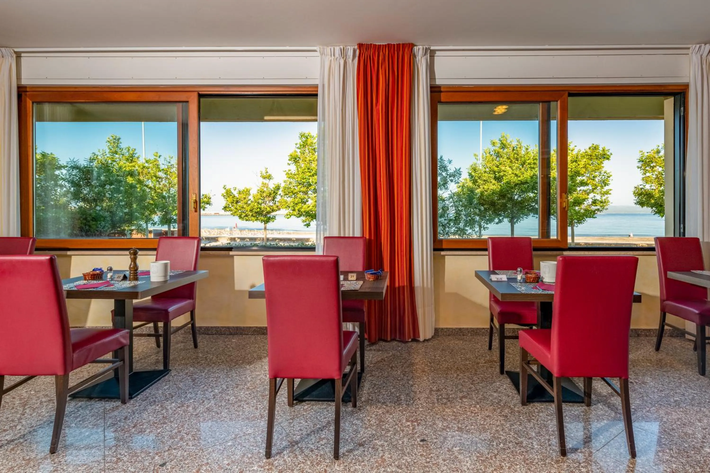 Restaurant/places to eat in Hotel Florida