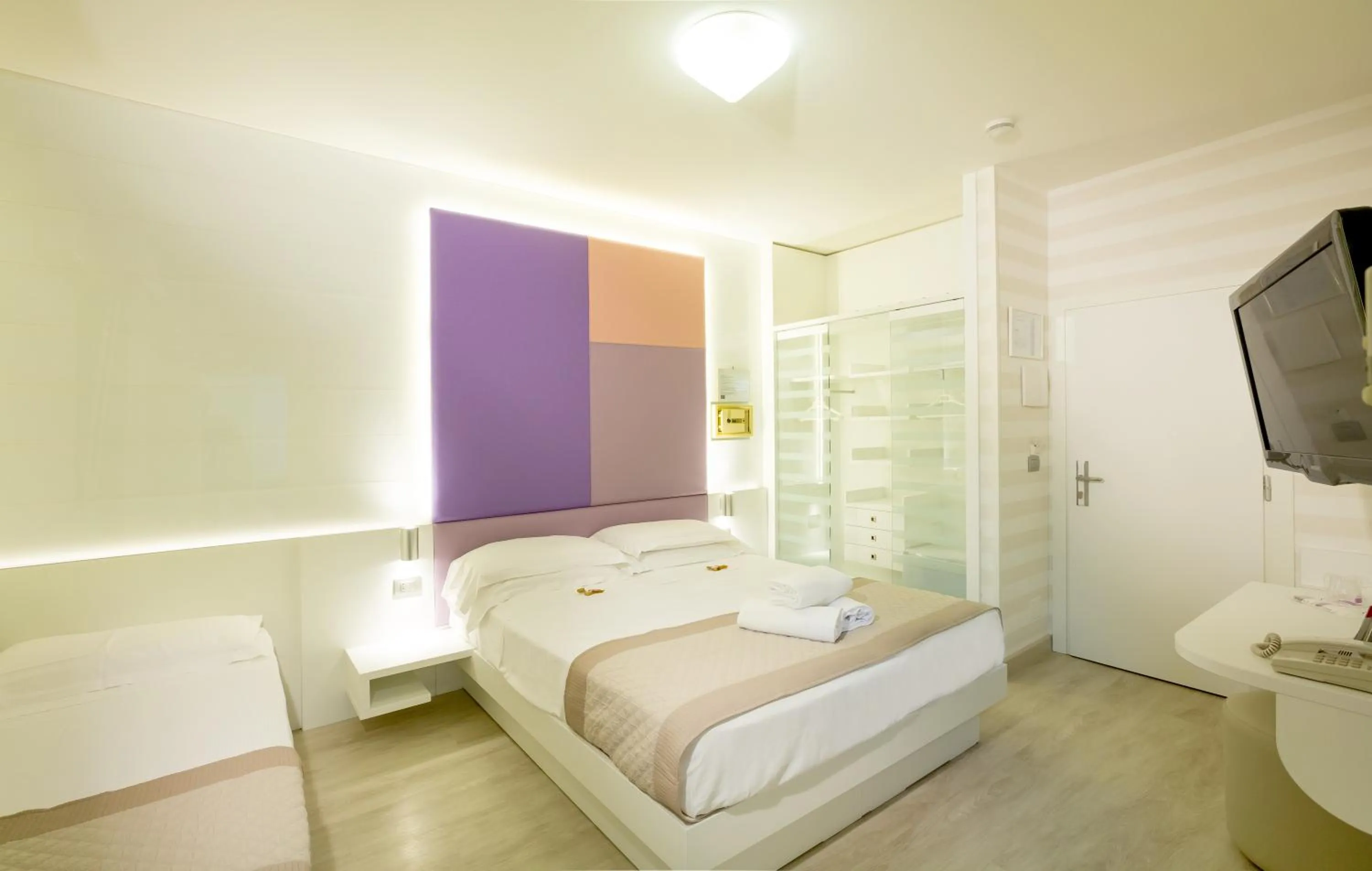 Photo of the whole room in Hotel Helen