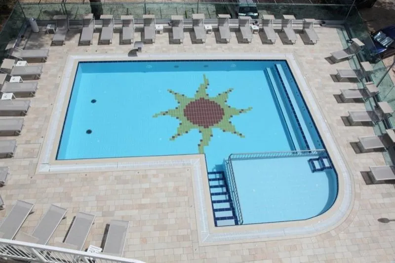 Pool view in Hotel Helen