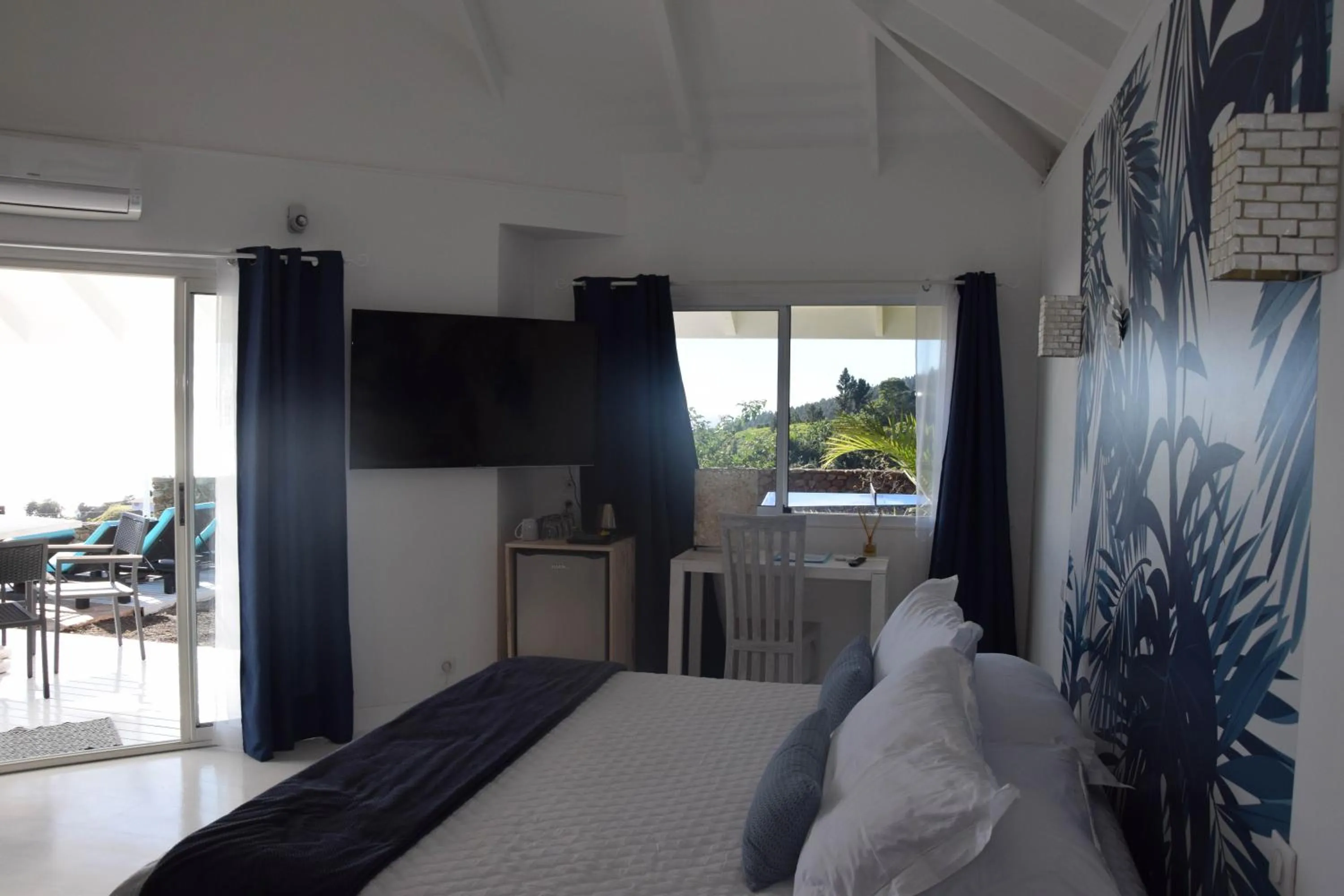 Photo of the whole room, Bed in Ninamu Pearl Guest House