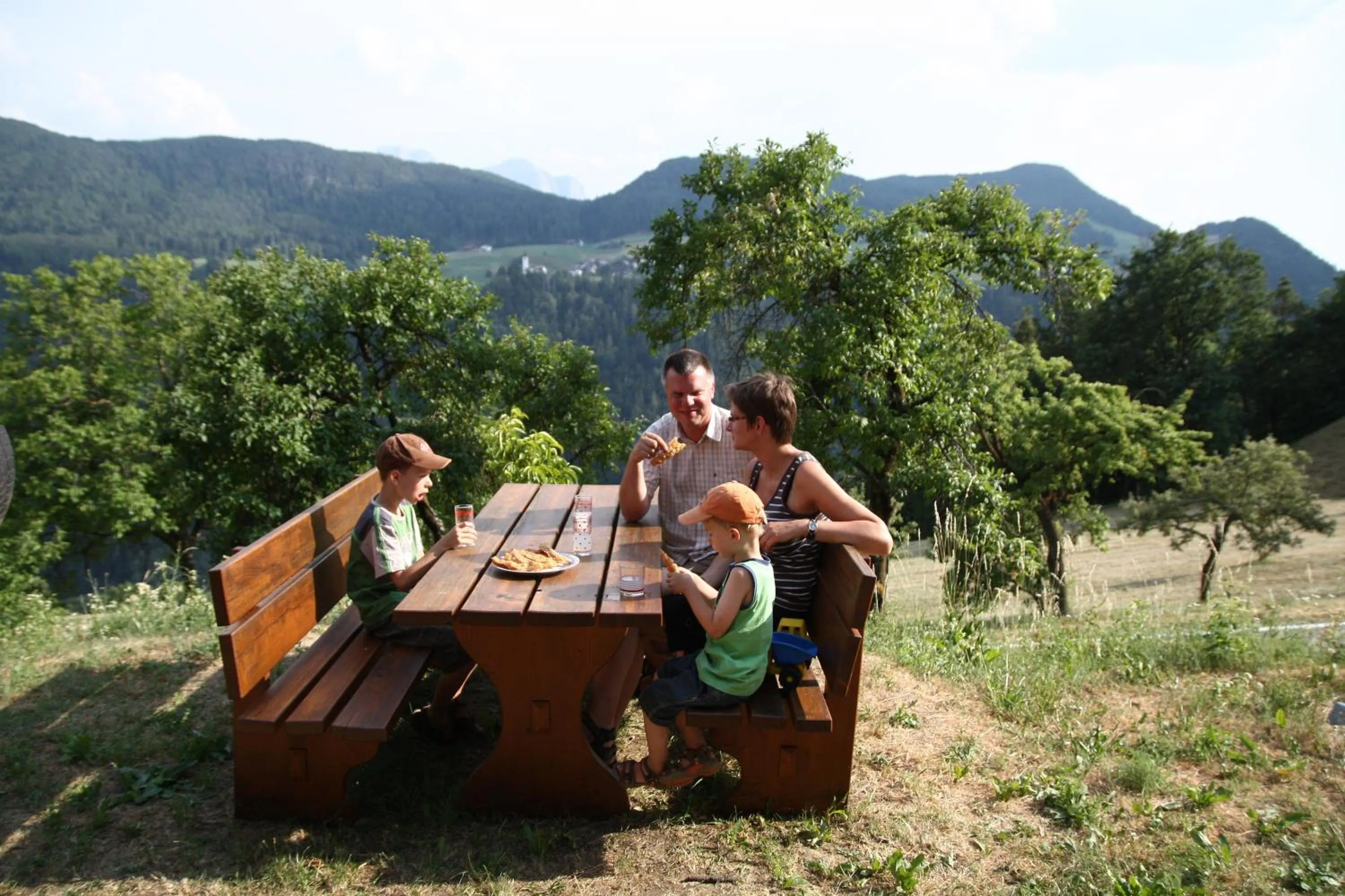 group of guests in Paderlafoderhof