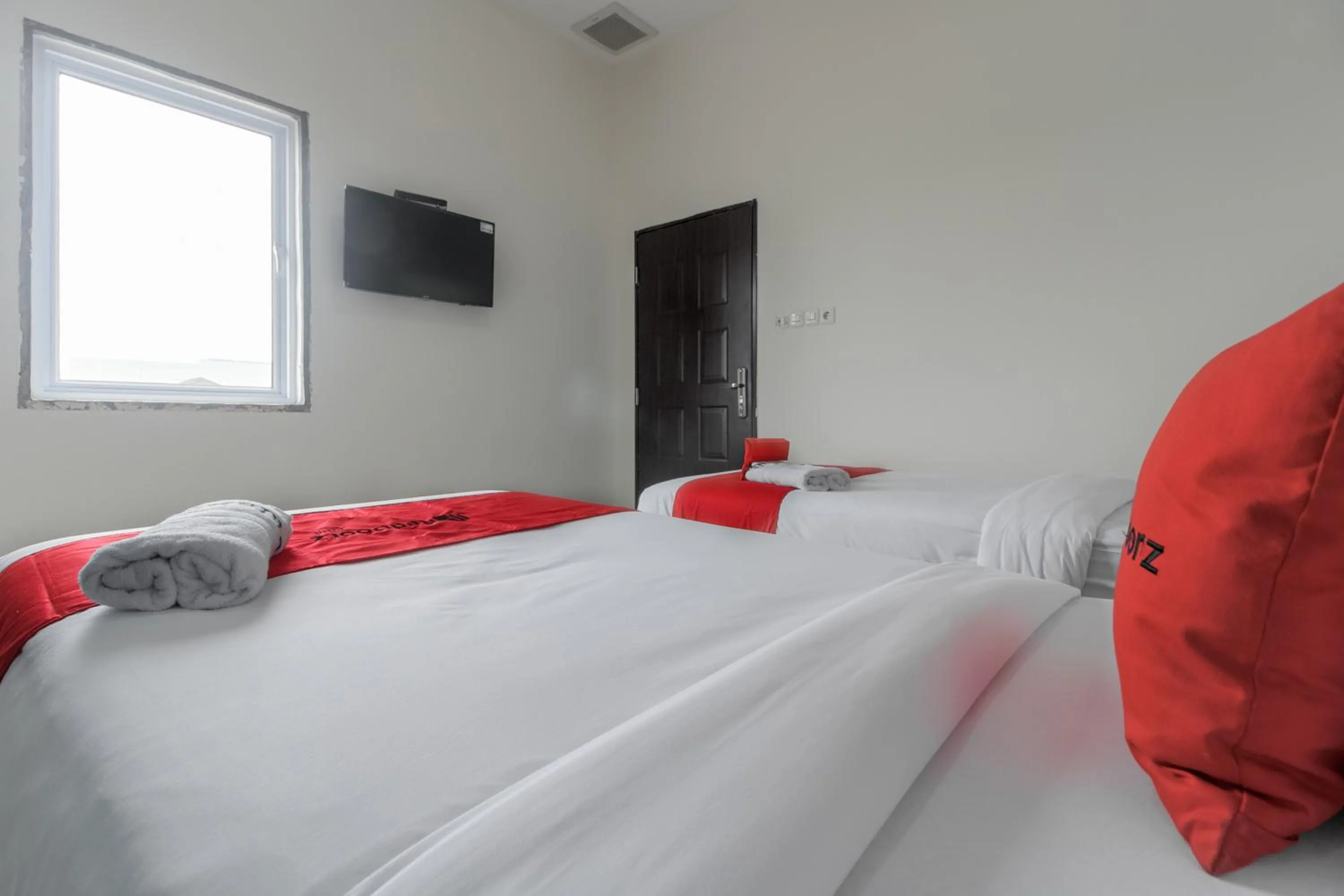 Bed in RedDoorz near Mall SKA Pekanbaru