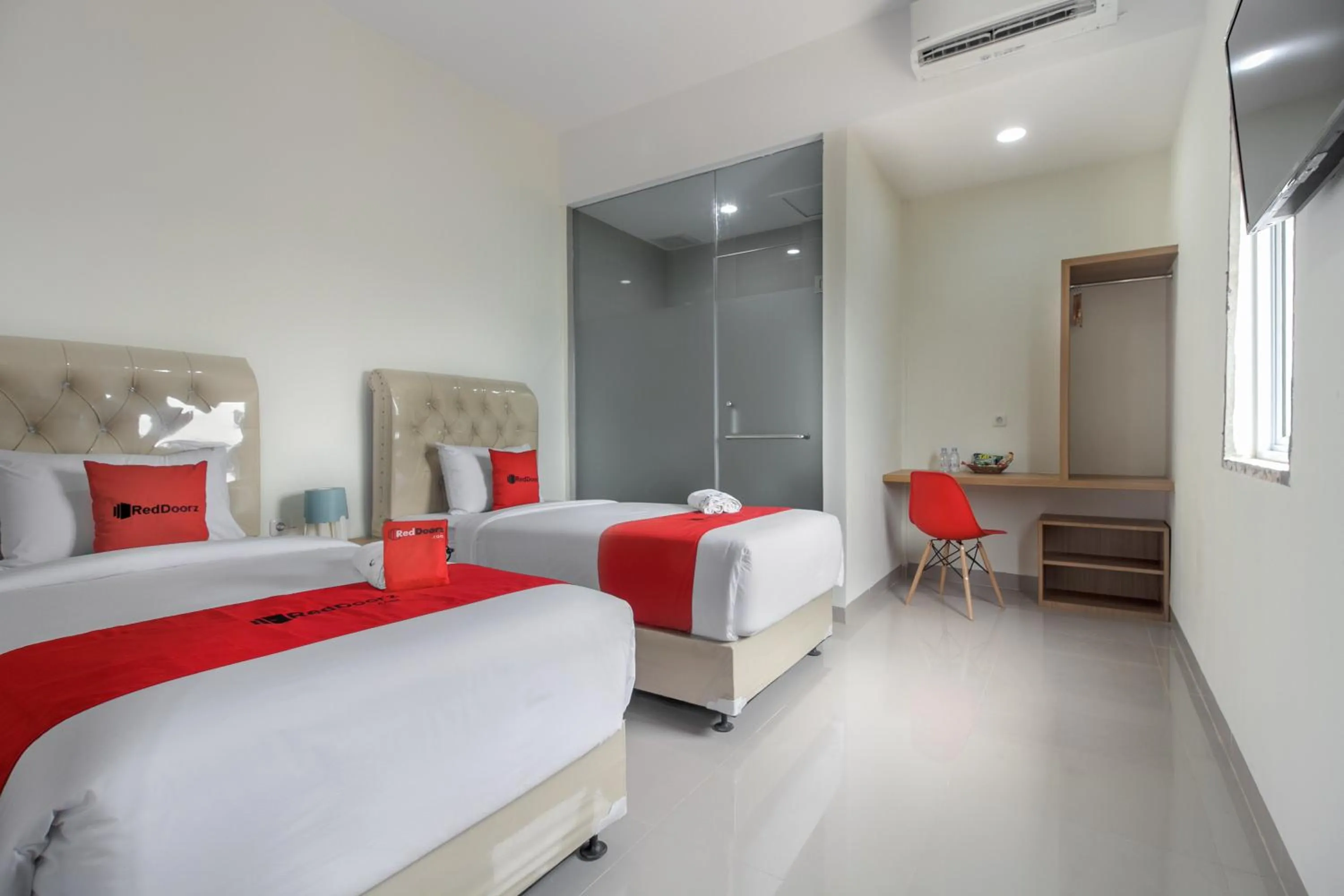 Bed in RedDoorz near Mall SKA Pekanbaru