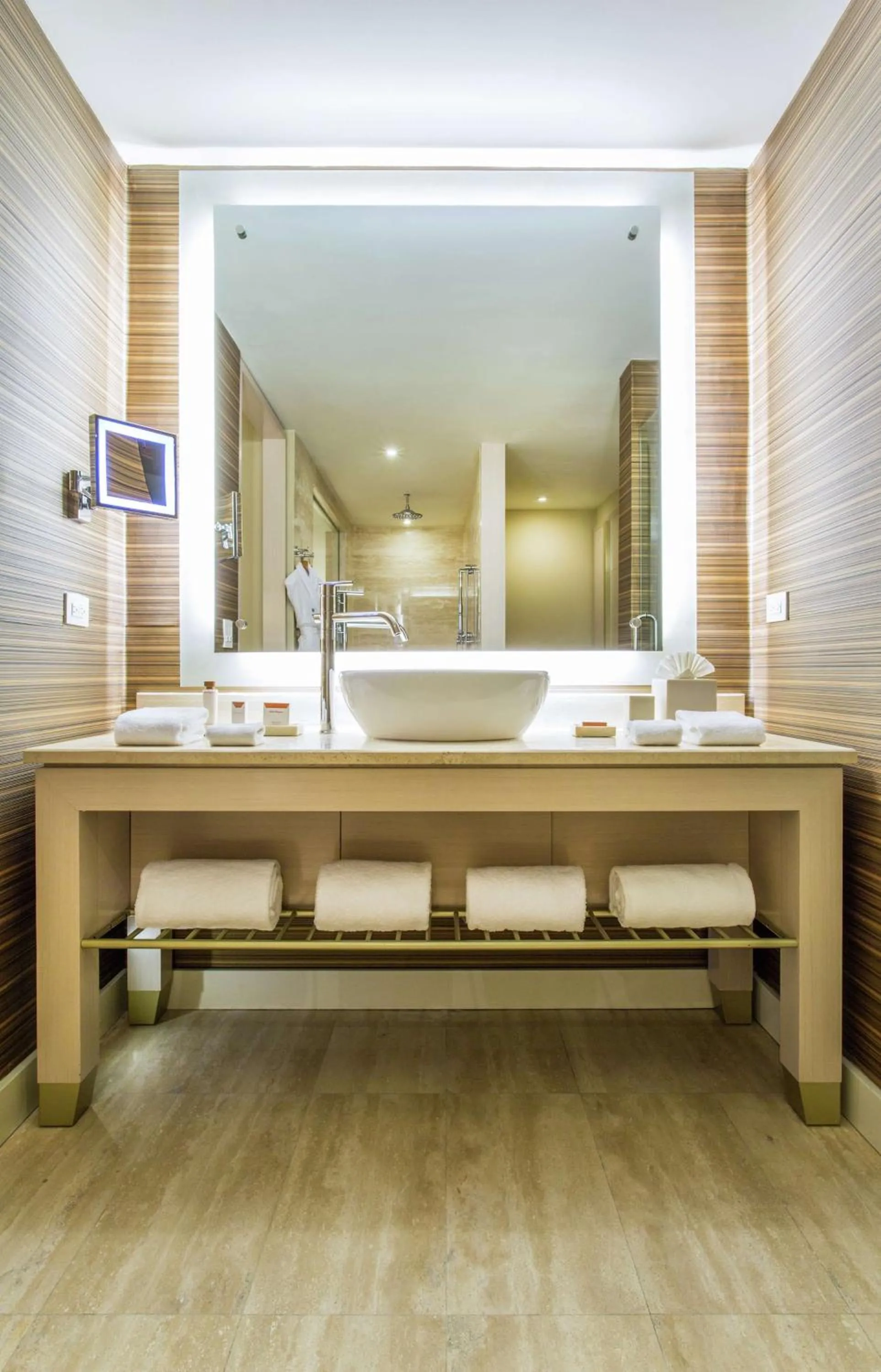 Bathroom in Waldorf Astoria Panama