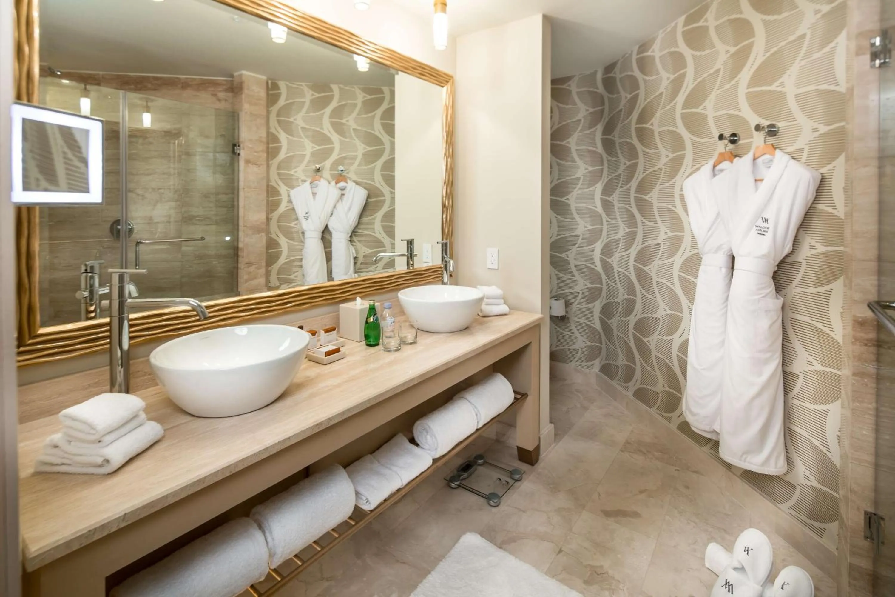 Shower in Waldorf Astoria Panama