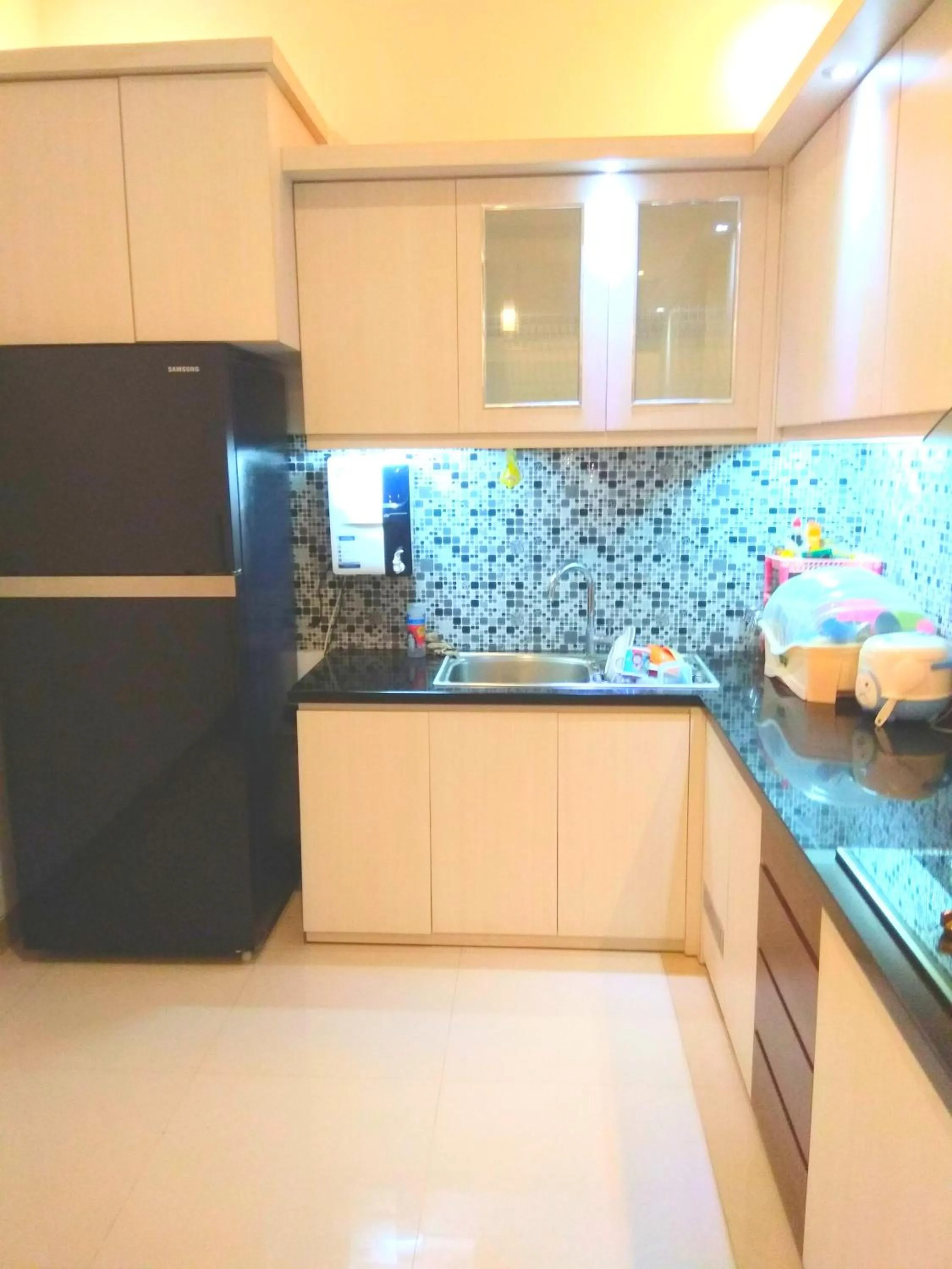 Kitchen or kitchenette in Fams Homestay by FH Stay