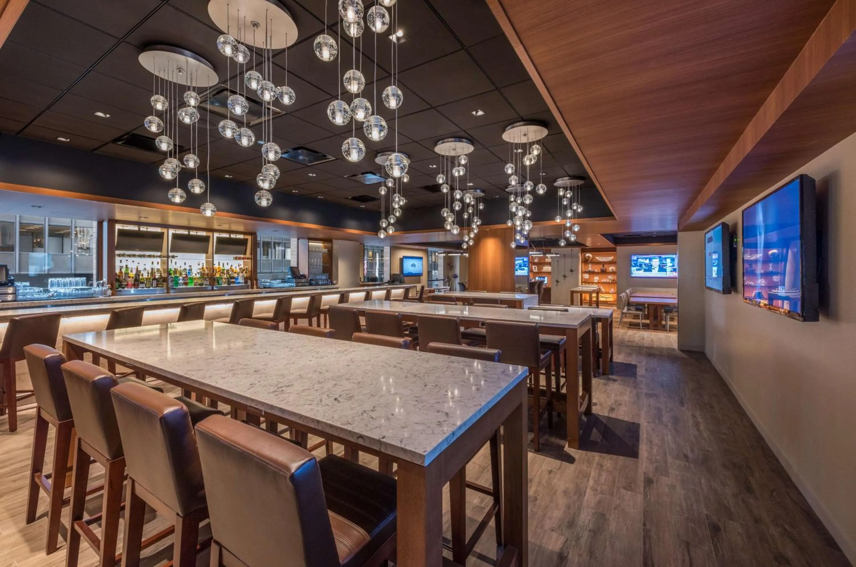 Lounge or bar in Hyatt Regency Chicago