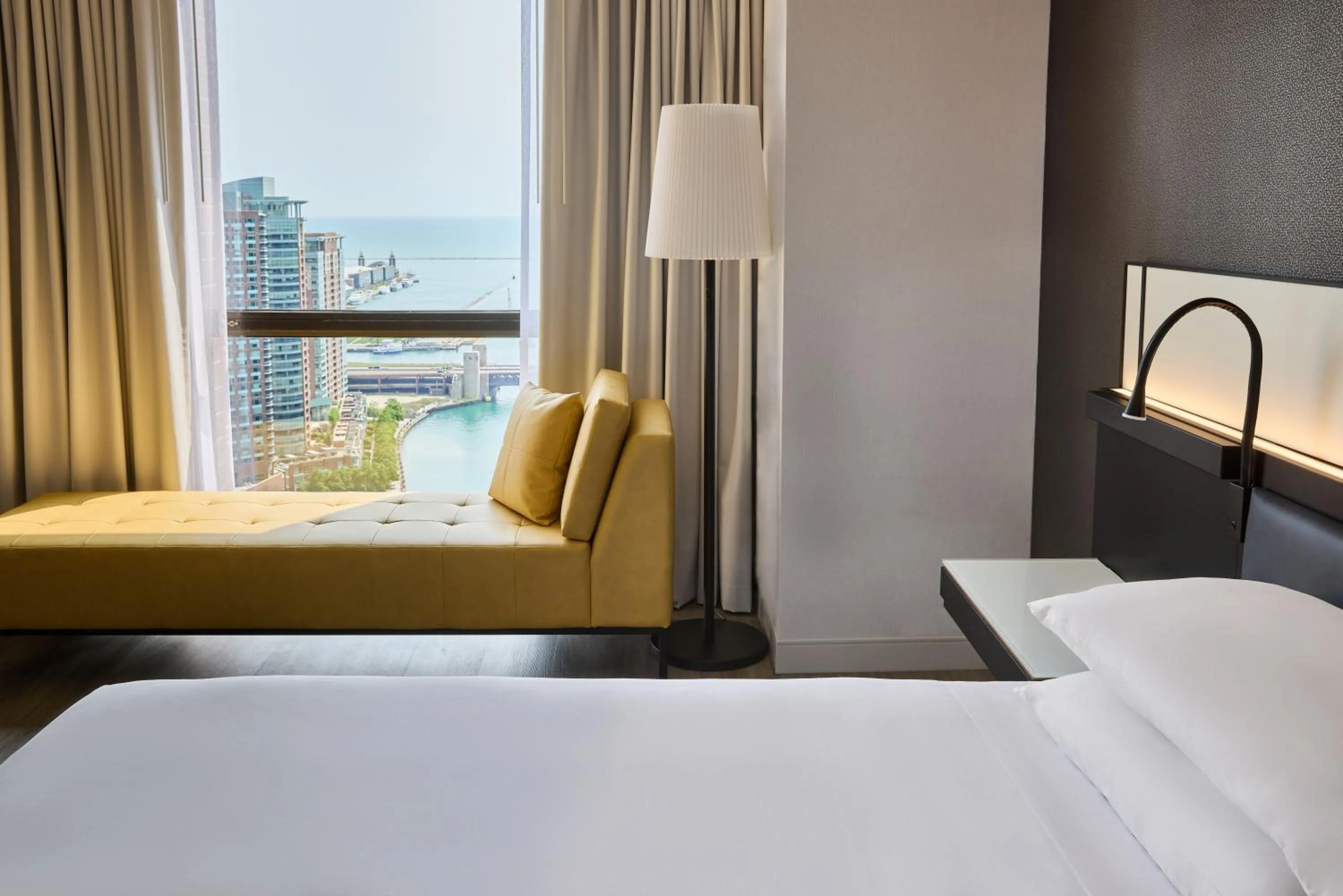 Bedroom, Bed in Hyatt Regency Chicago