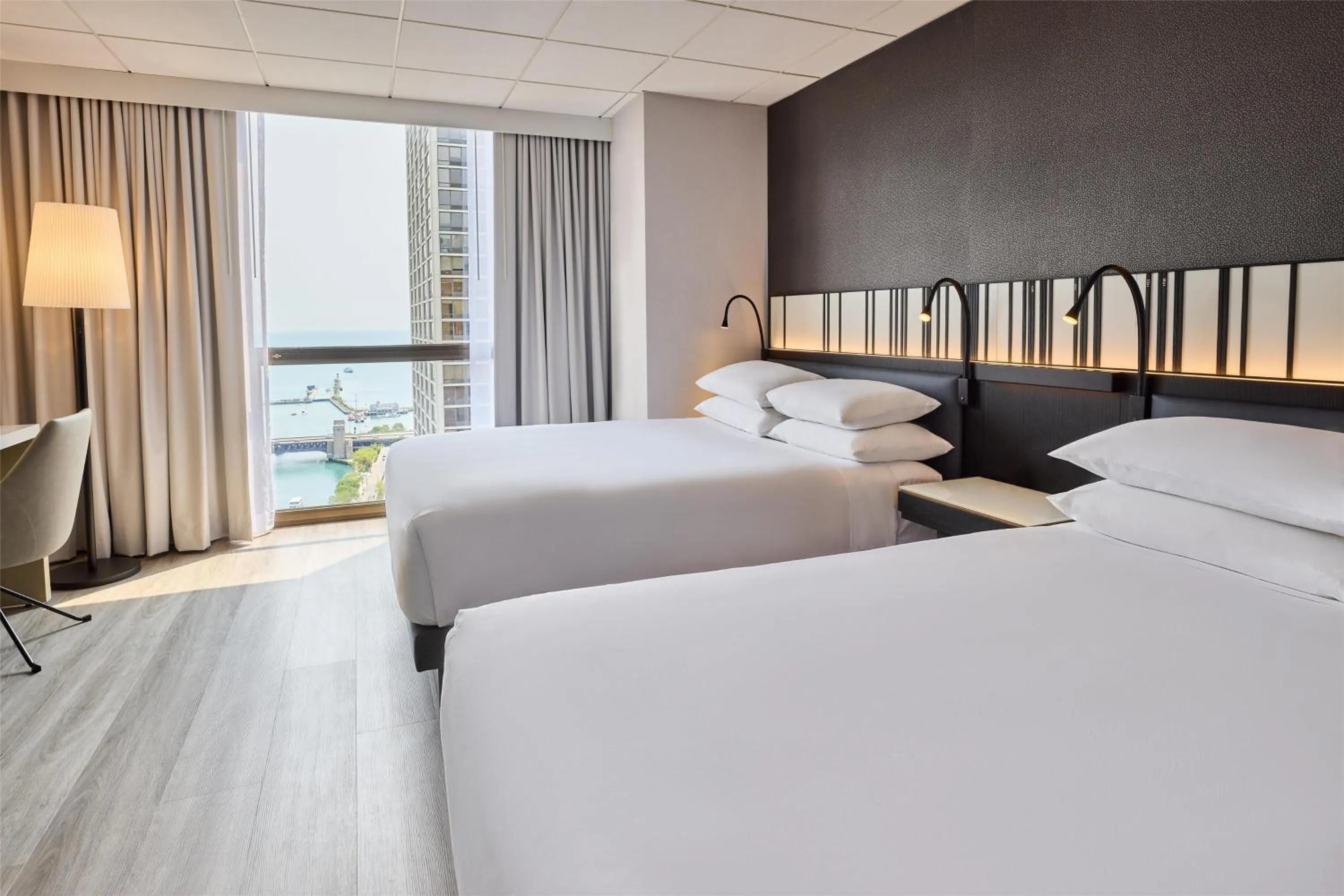 Bedroom, Bed in Hyatt Regency Chicago