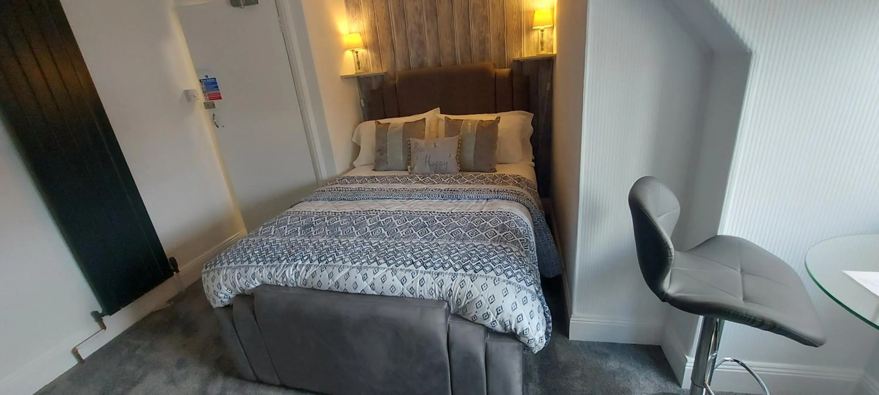 Bedroom, Bed in Trentham House