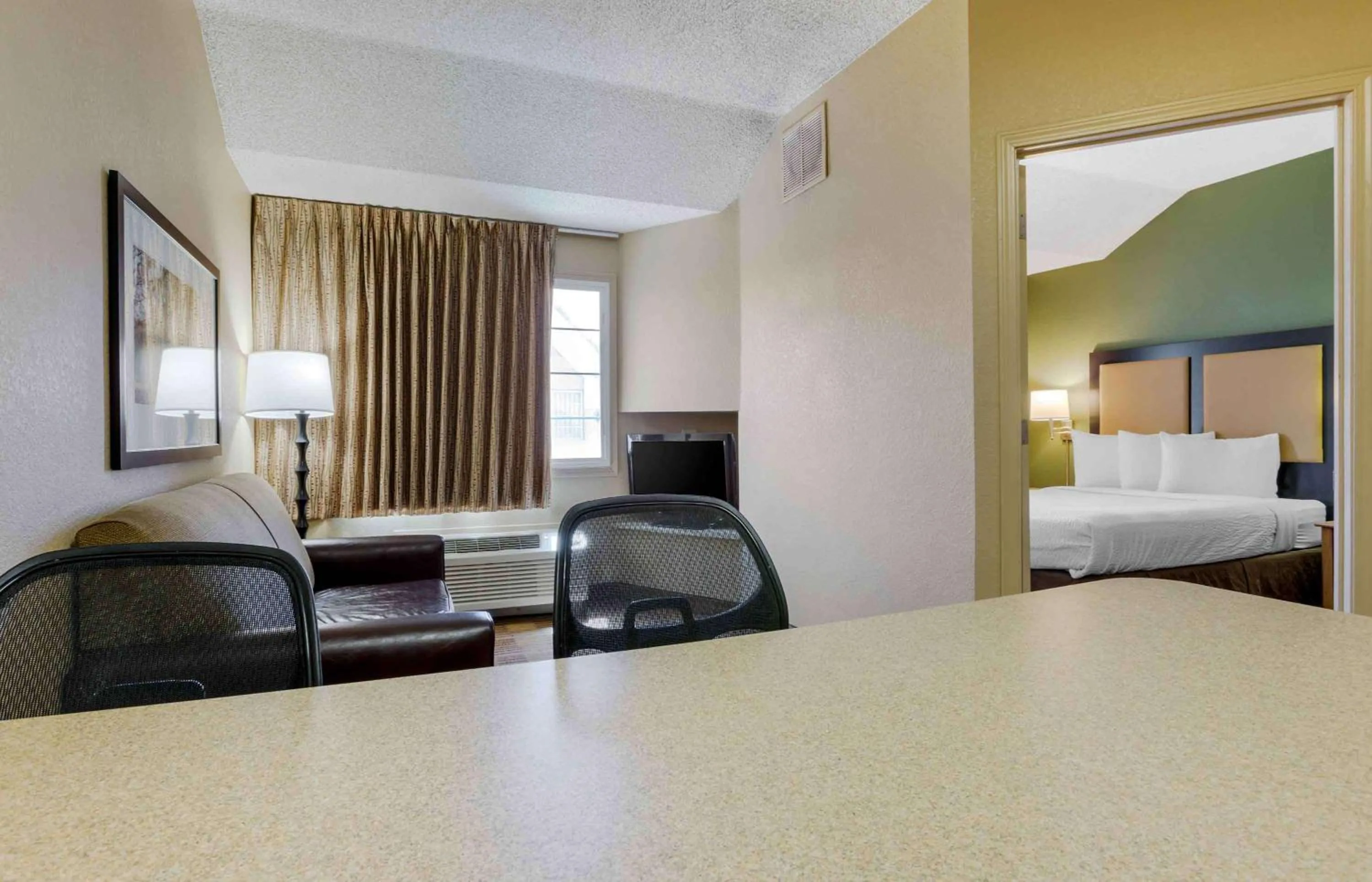 Bedroom, Bed in Extended Stay America Select Suites - Providence - Airport
