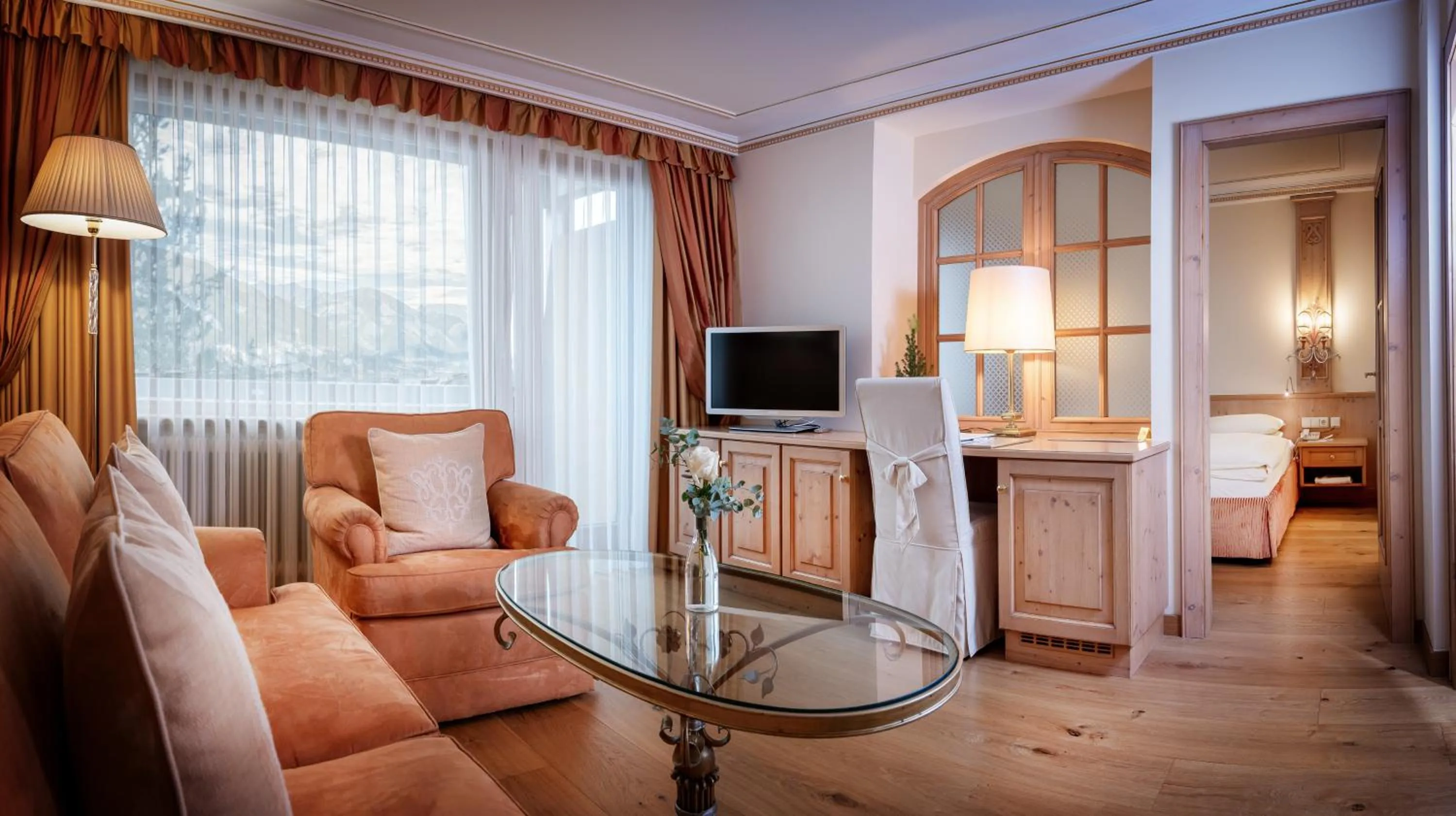 Living room in Salzburgerhof, das 5-Sterne Hotel von Zell am See