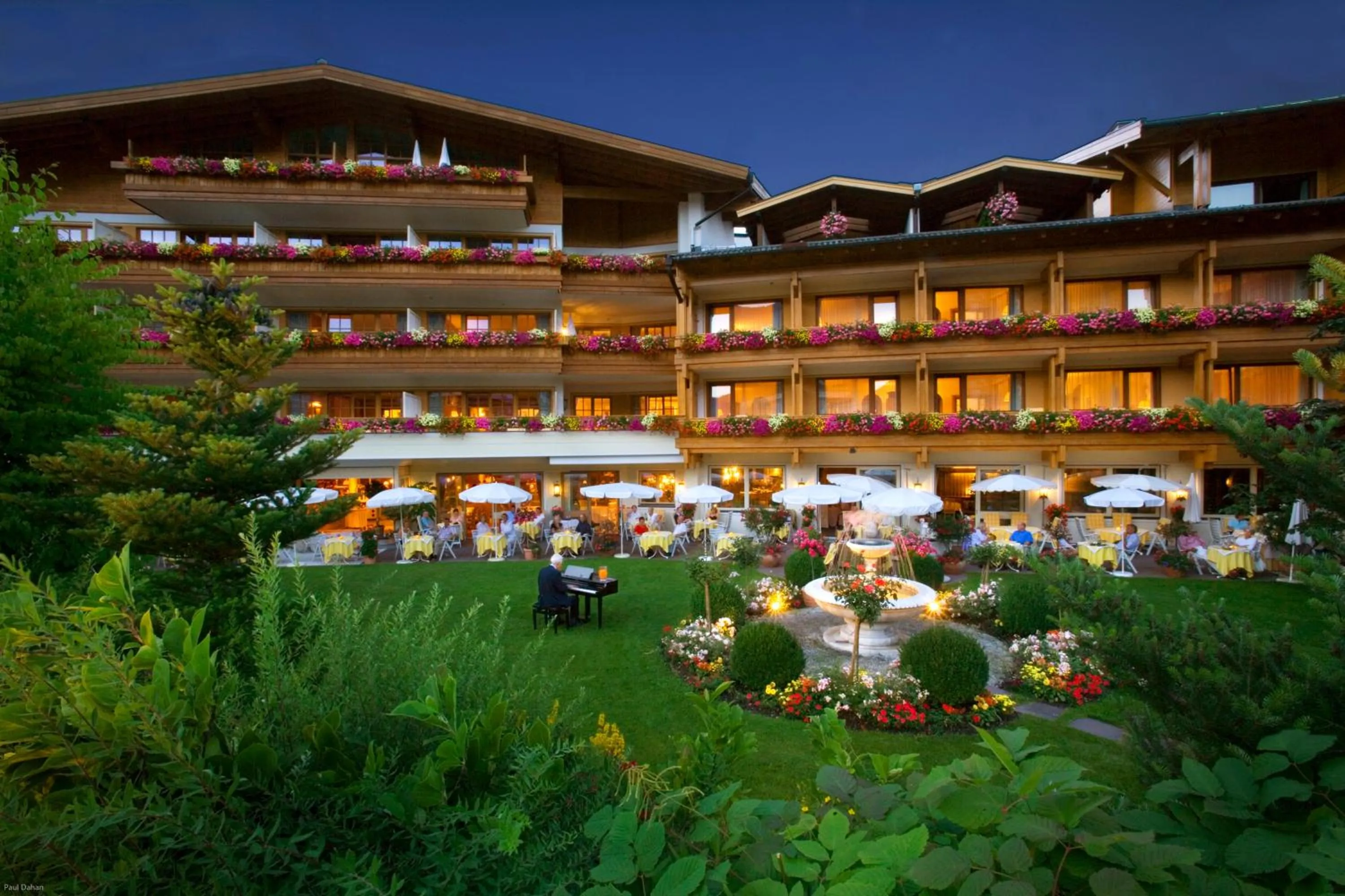 Property building in Salzburgerhof, das 5-Sterne Hotel von Zell am See