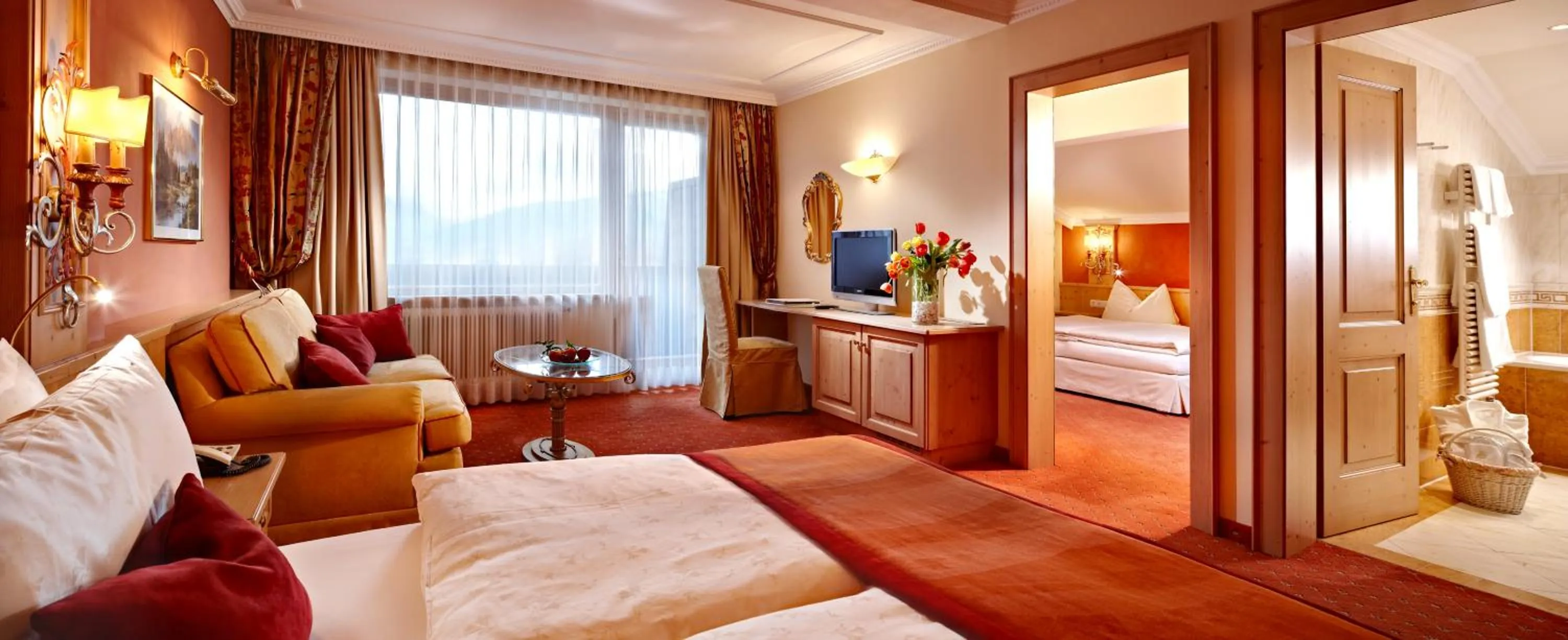 Photo of the whole room, Bed in Salzburgerhof, das 5-Sterne Hotel von Zell am See