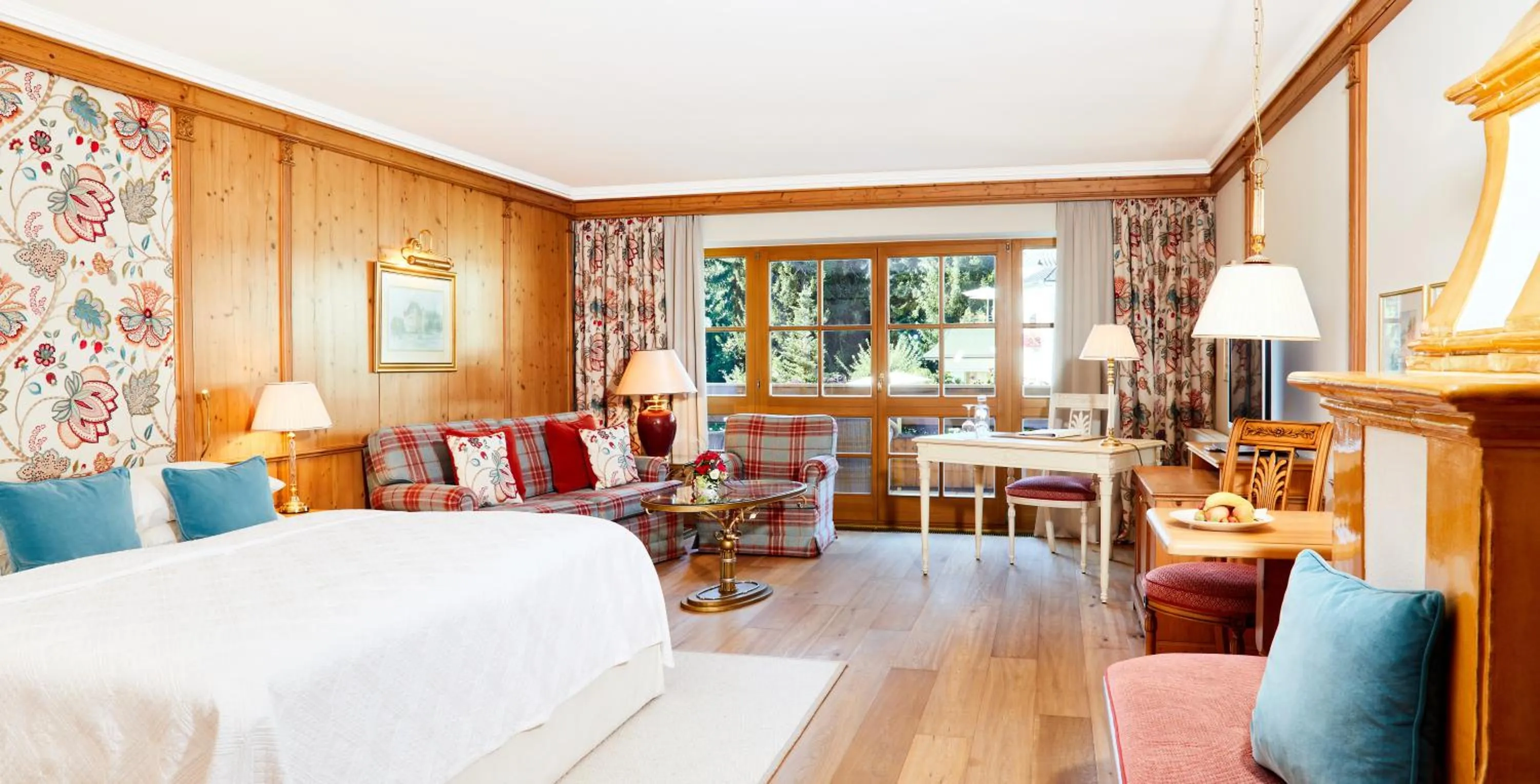 Bedroom, Bed in Salzburgerhof, das 5-Sterne Hotel von Zell am See