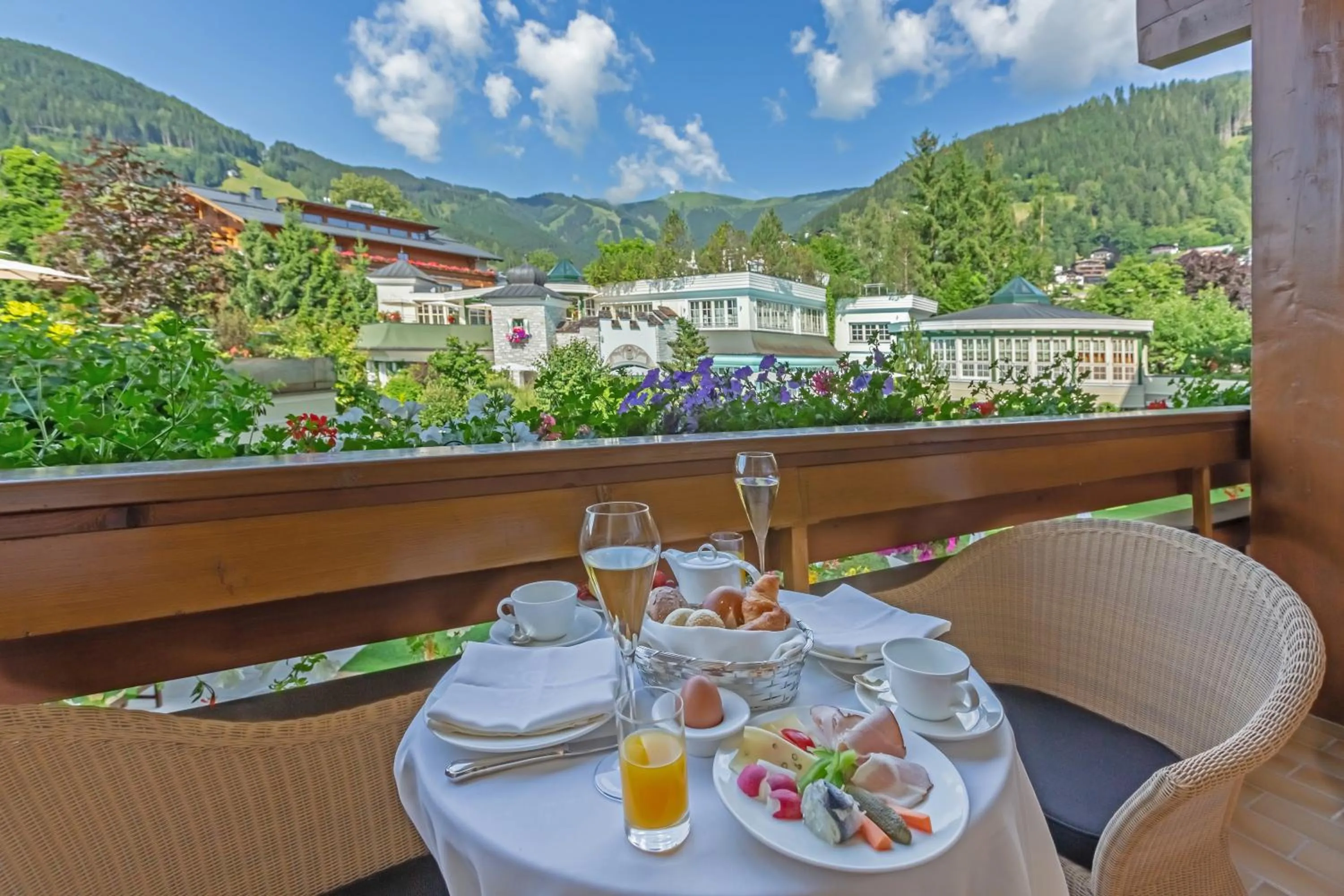 Breakfast in Salzburgerhof, das 5-Sterne Hotel von Zell am See