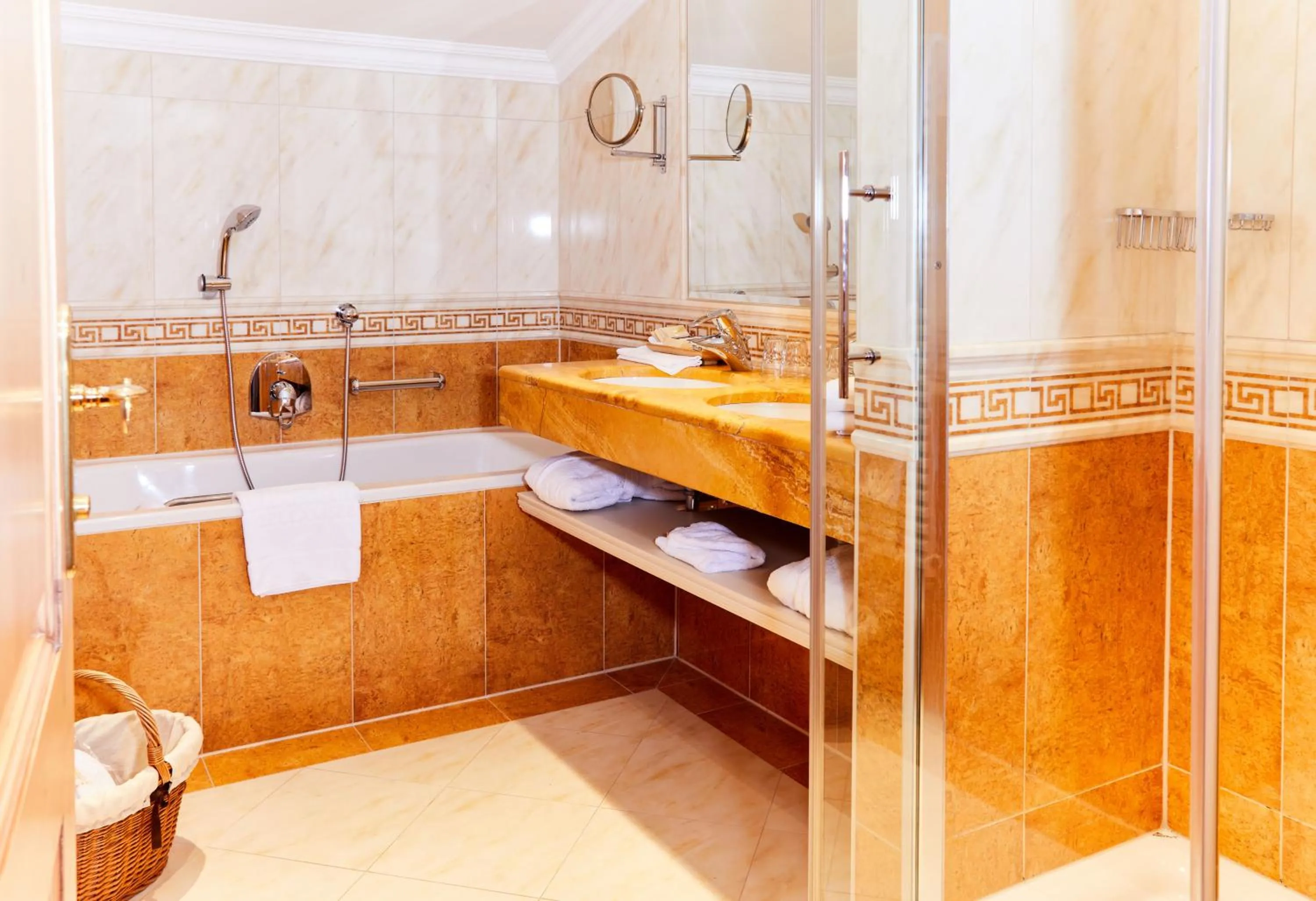 Shower in Salzburgerhof, das 5-Sterne Hotel von Zell am See