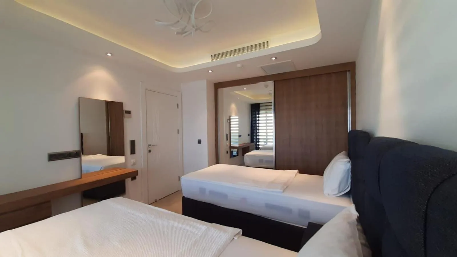 Bed in Elite Luxury Suite & Spa