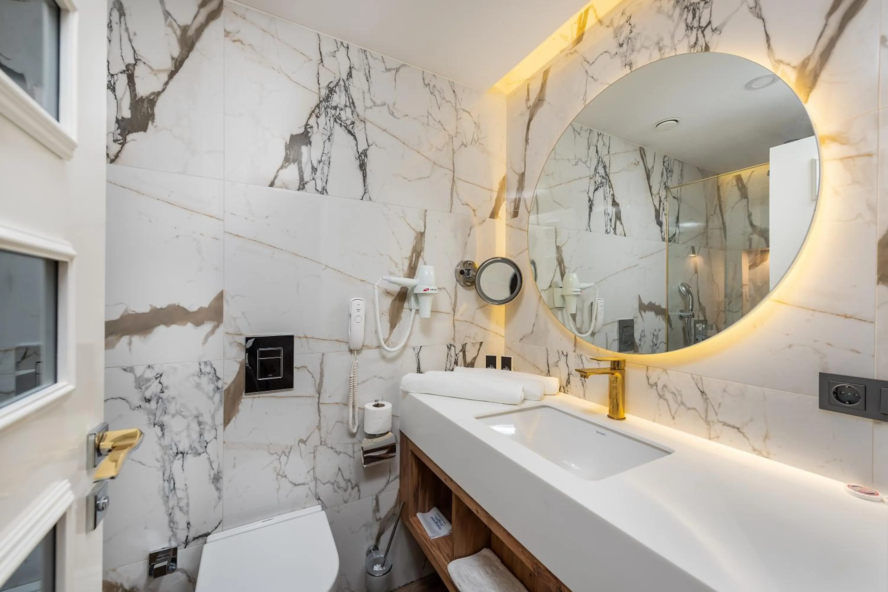 Bathroom in Elite Luxury Suite & Spa