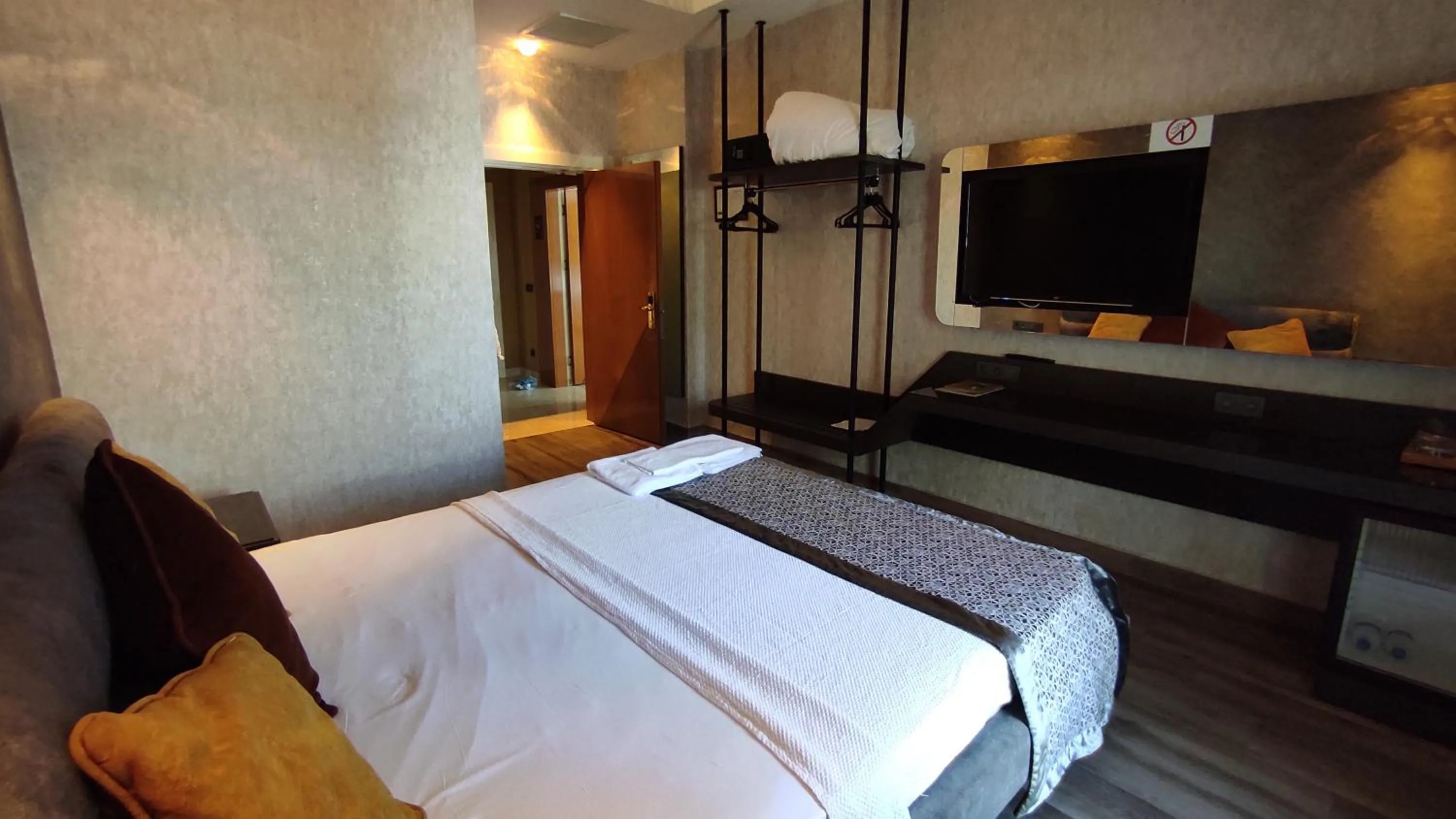 Bed in Elite Luxury Suite & Spa